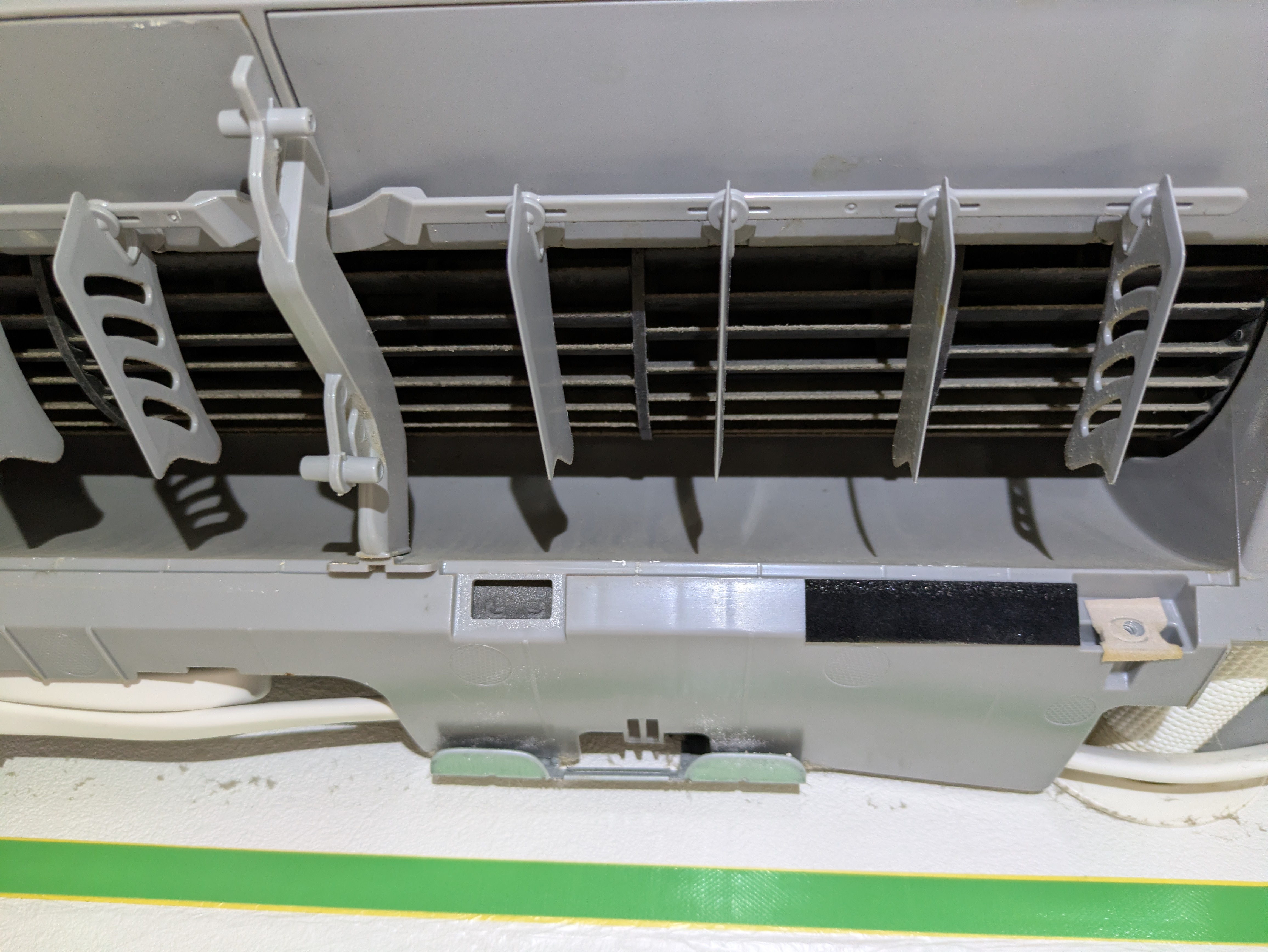 埼玉県北葛飾郡松伏町の壁掛けエアコンの作業前1