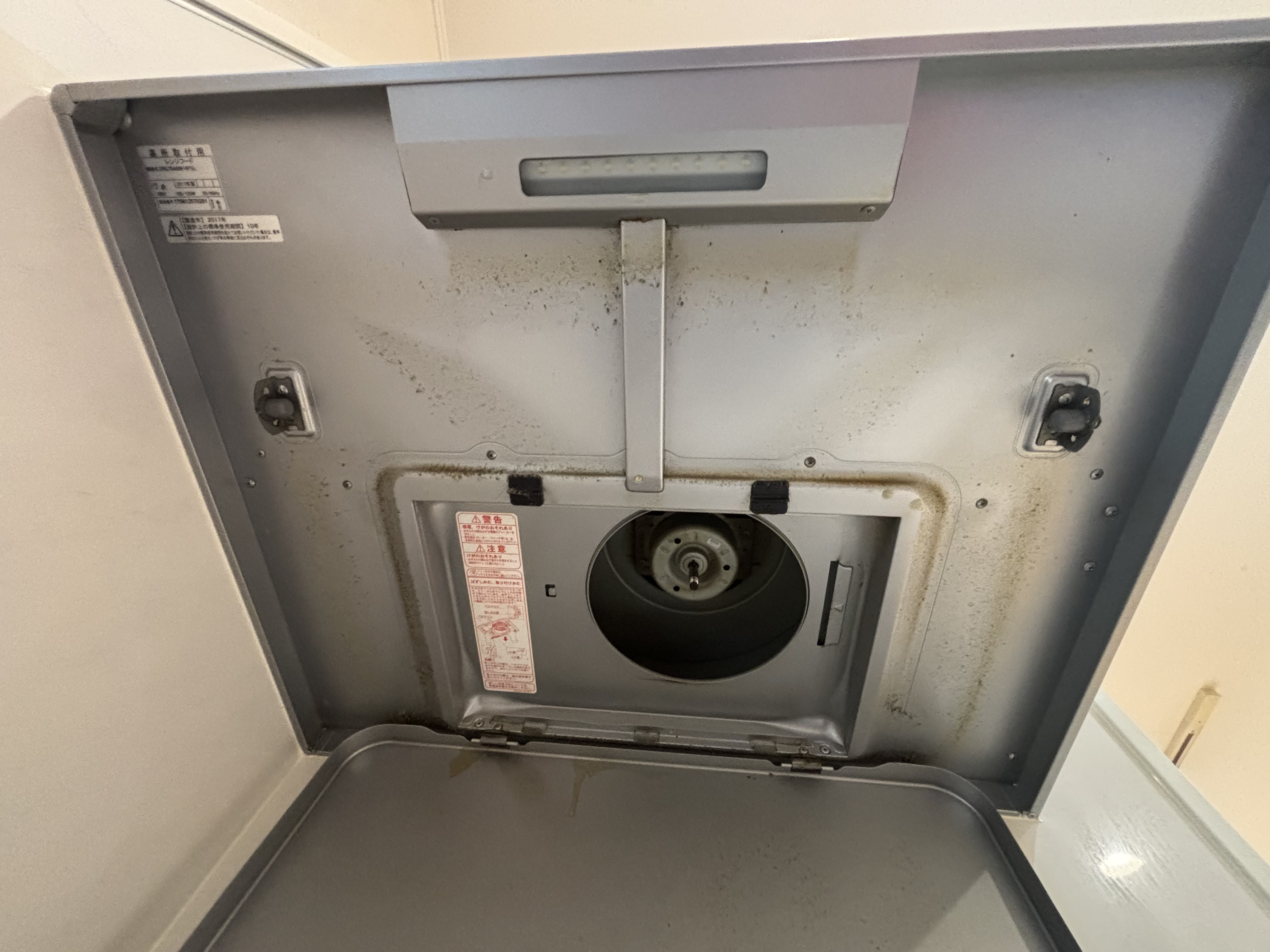 埼玉県新座市のレンジフードクリーニングの作業前2