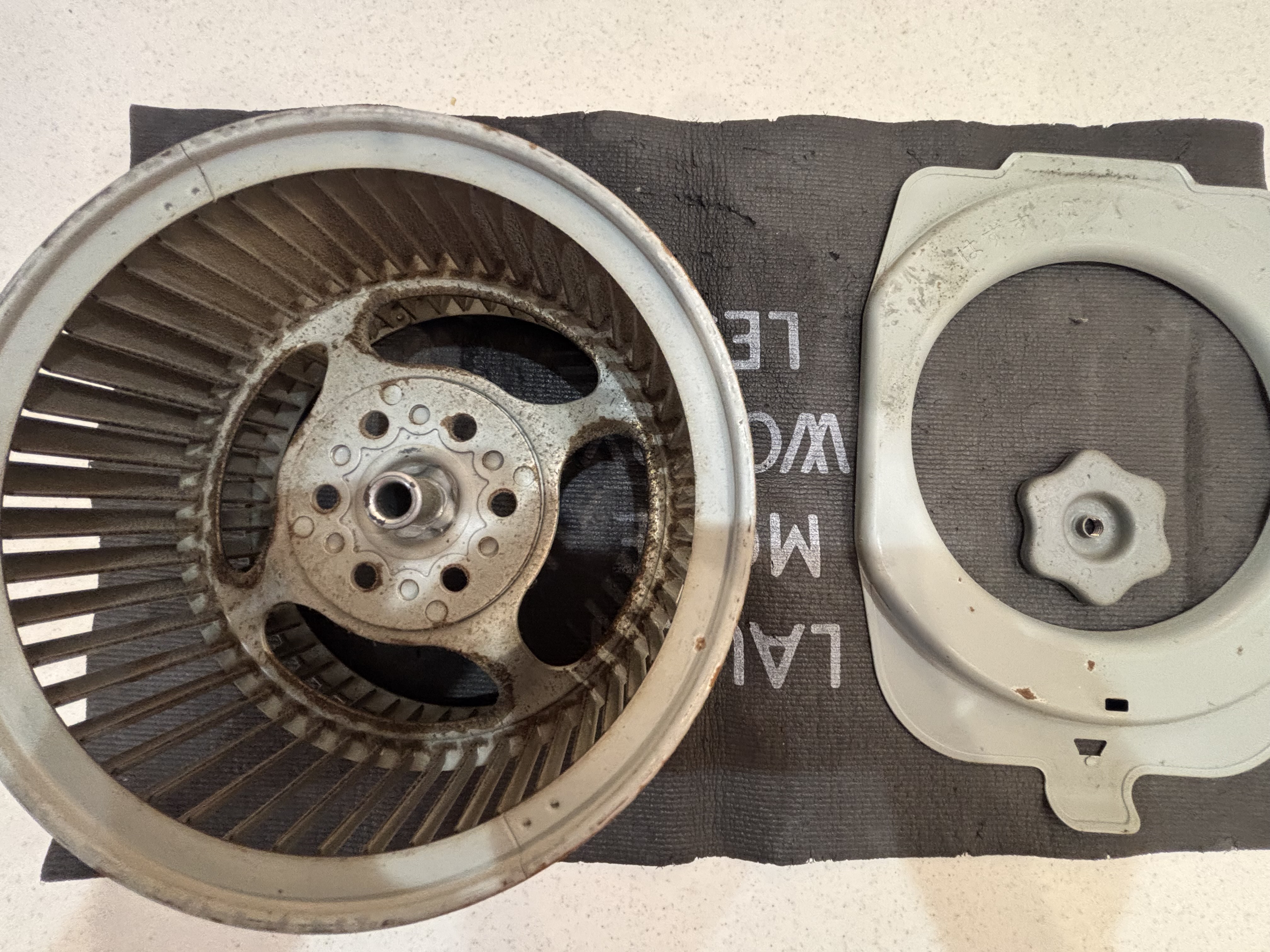 埼玉県新座市のレンジフードクリーニングの作業前3