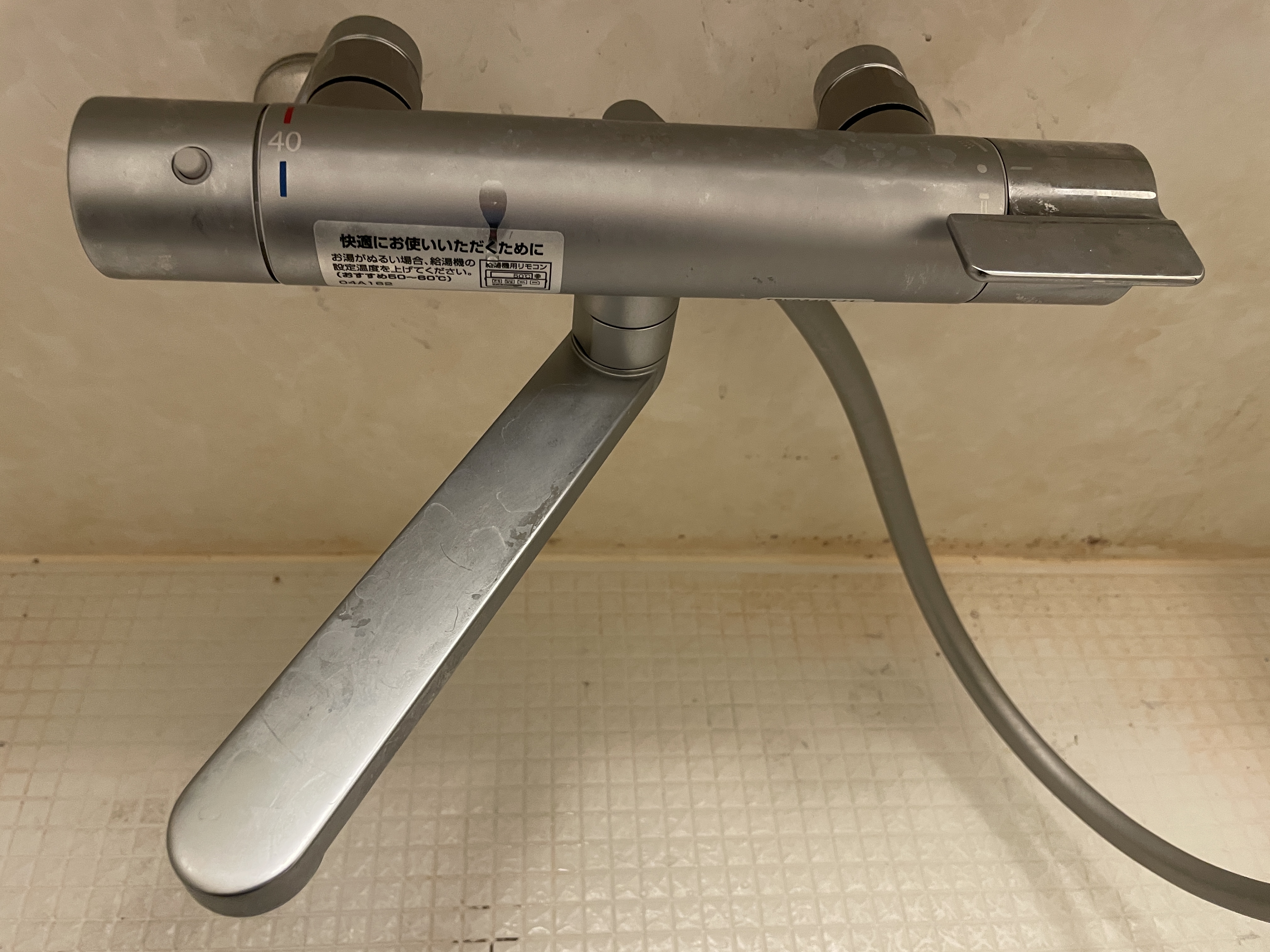 神奈川県横浜市金沢区の浴室・お風呂クリーニングの作業前1