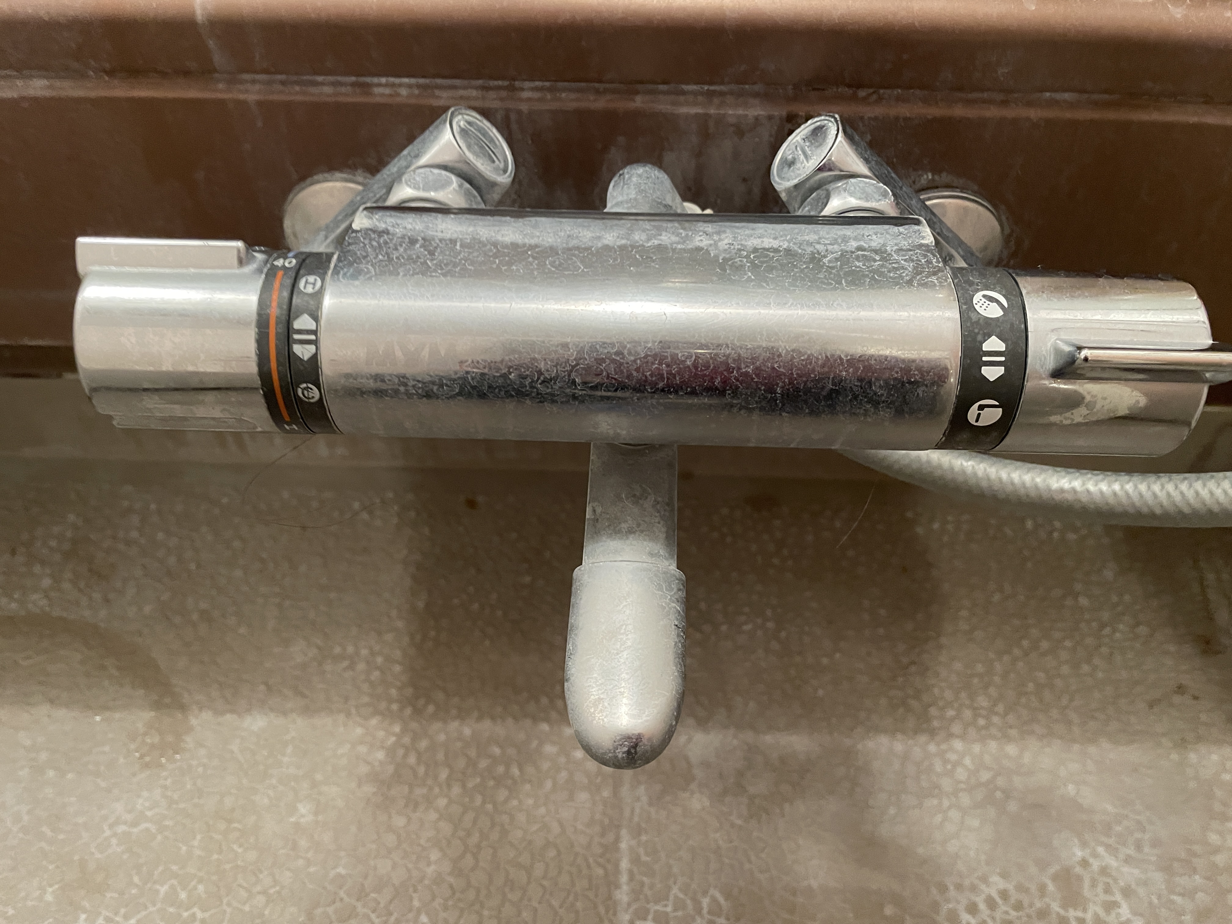 神奈川県横浜市金沢区の浴室・お風呂クリーニングの作業前2