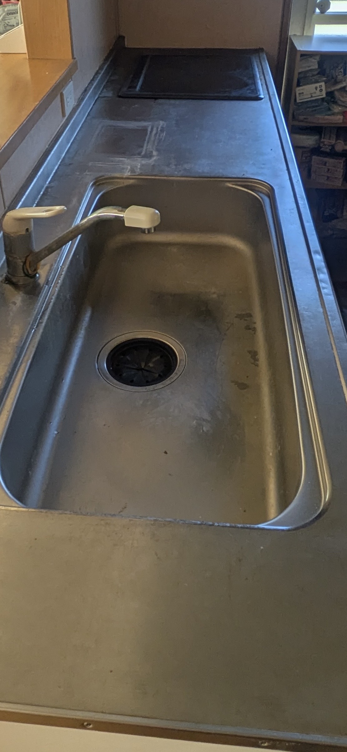 岡山県倉敷市のキッチンクリーニングの作業前1