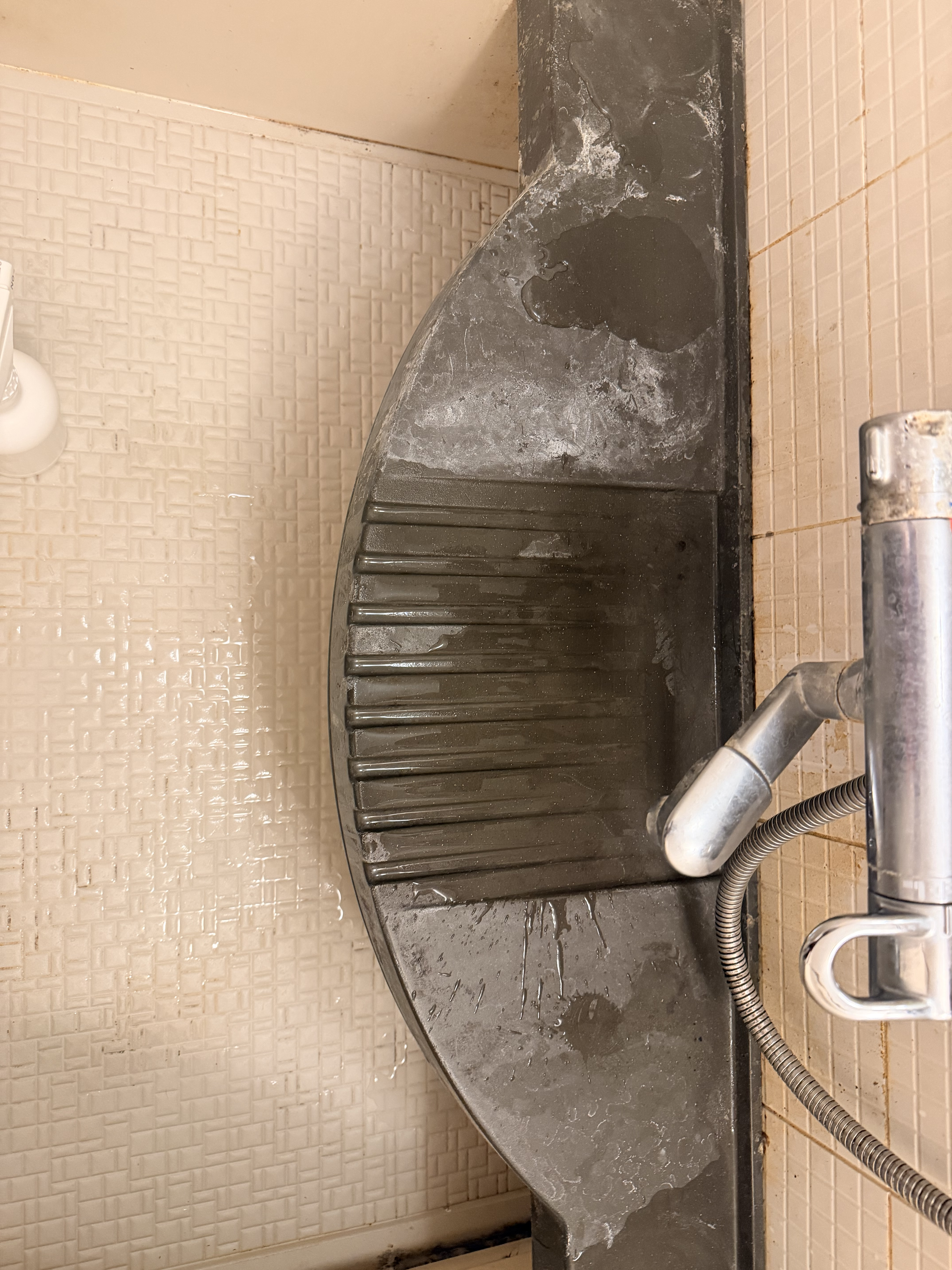 千葉県千葉市稲毛区稲毛の浴室・お風呂クリーニングの作業前1