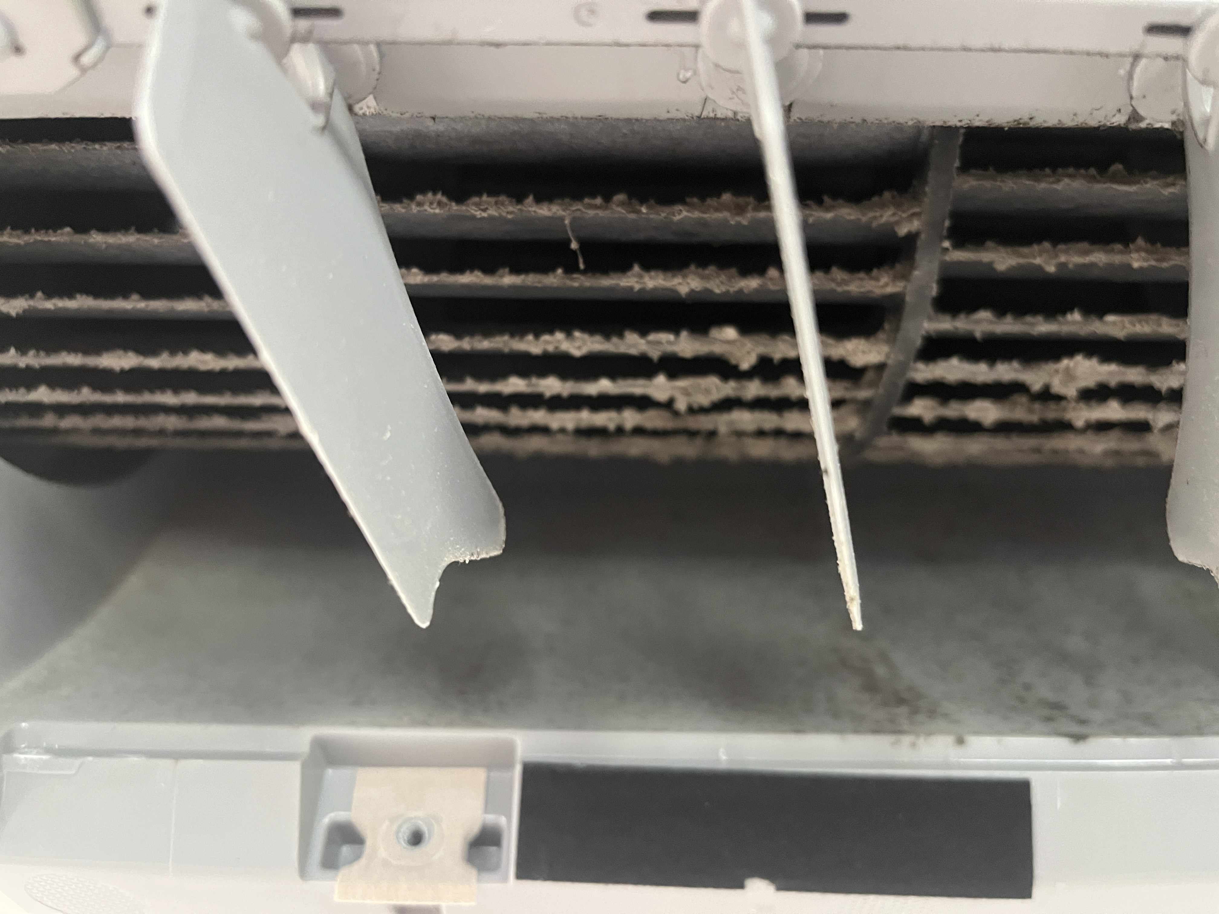 愛知県蒲郡市のお掃除機能付きエアコンの作業前1