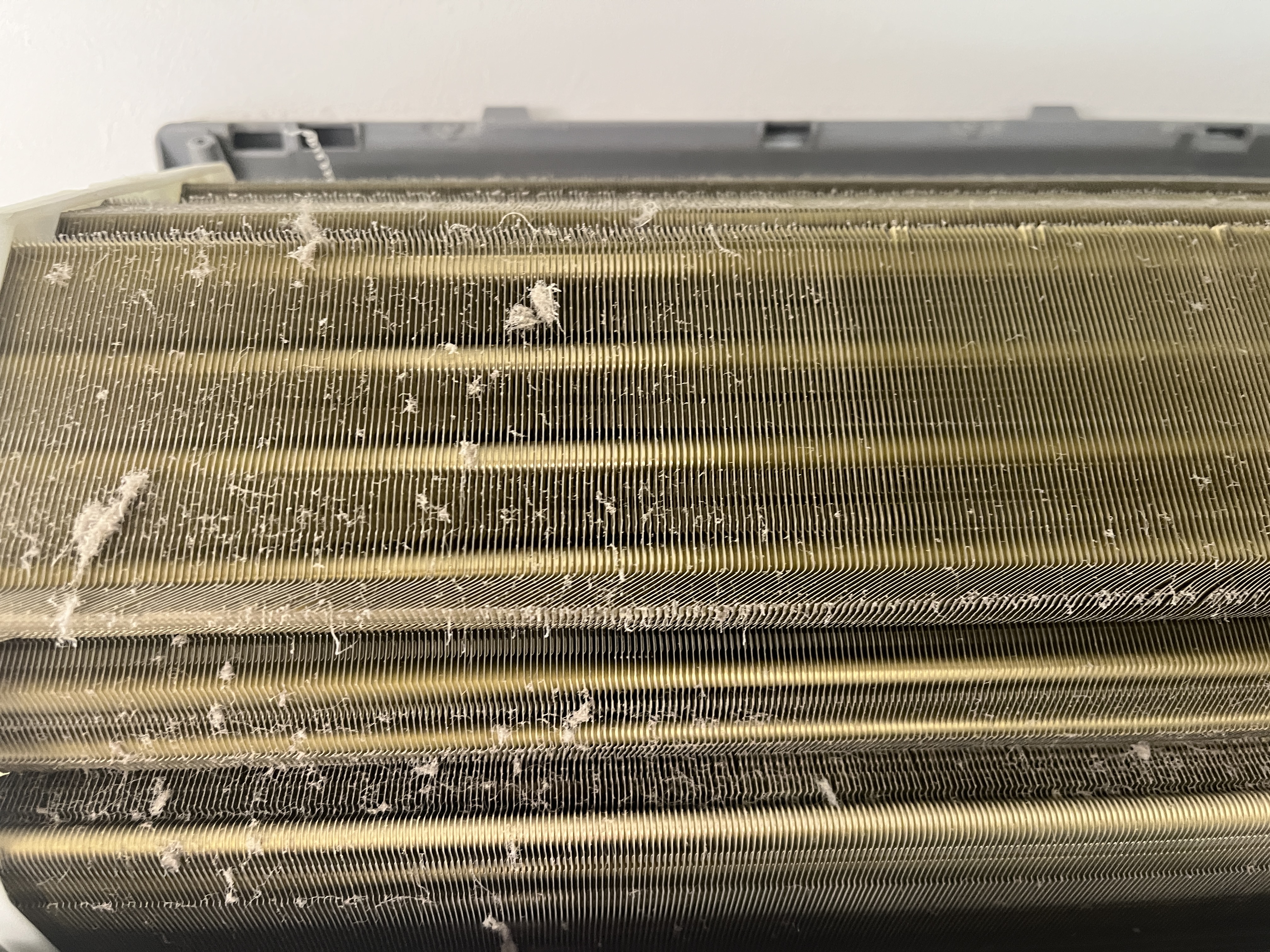 愛知県蒲郡市のお掃除機能付きエアコンの作業前2