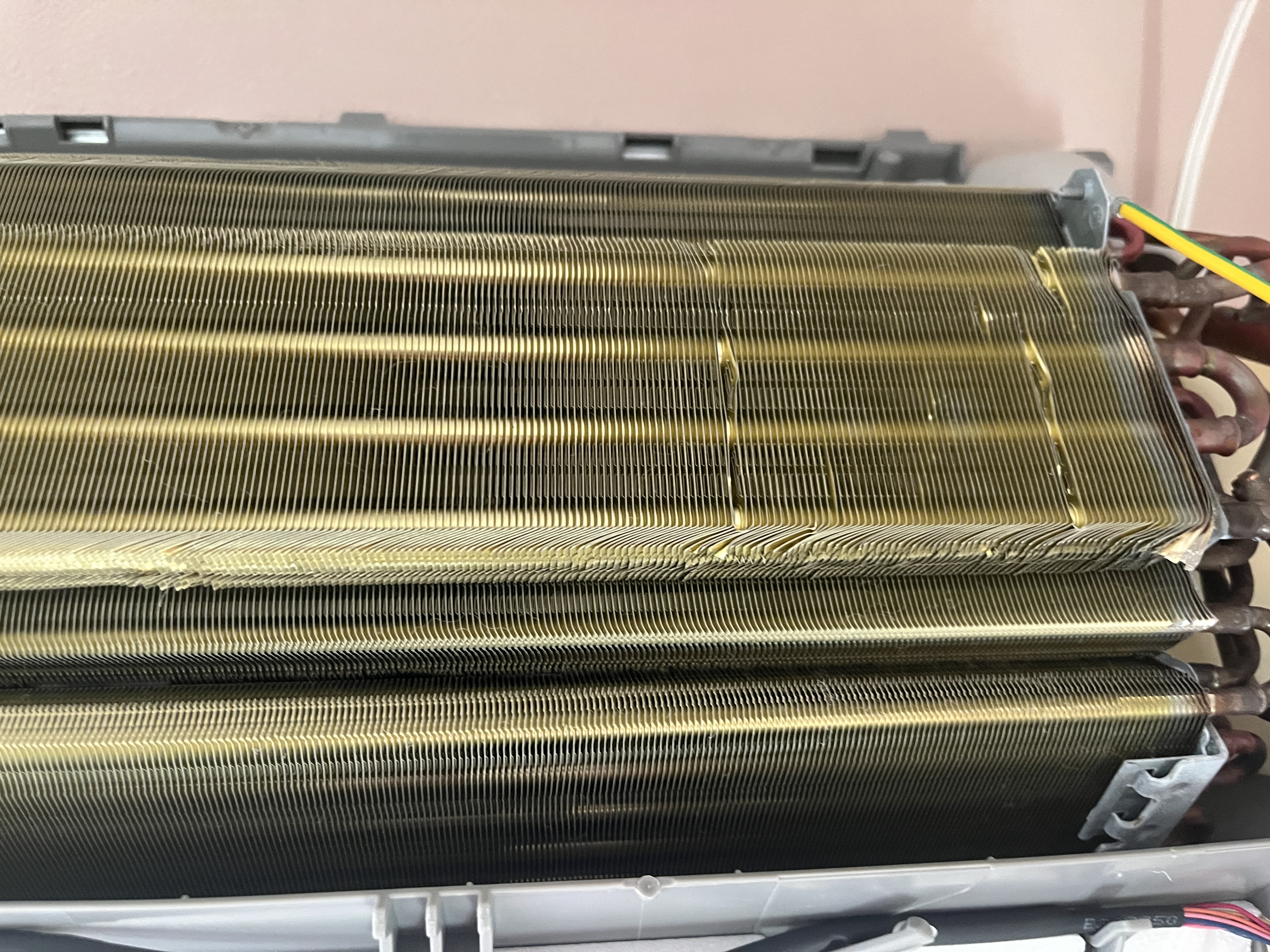 愛知県蒲郡市のお掃除機能付きエアコンの作業前1