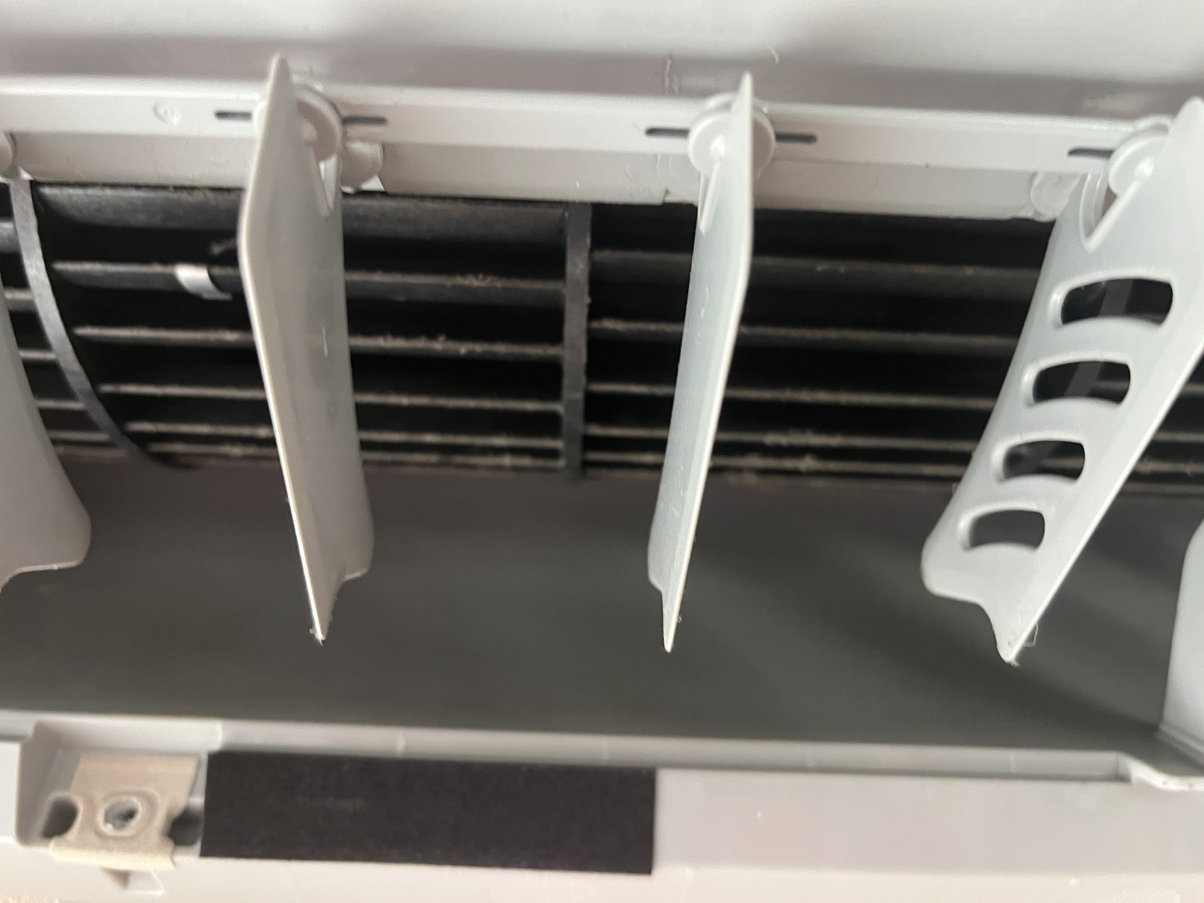 愛知県蒲郡市のお掃除機能付きエアコンの作業前2