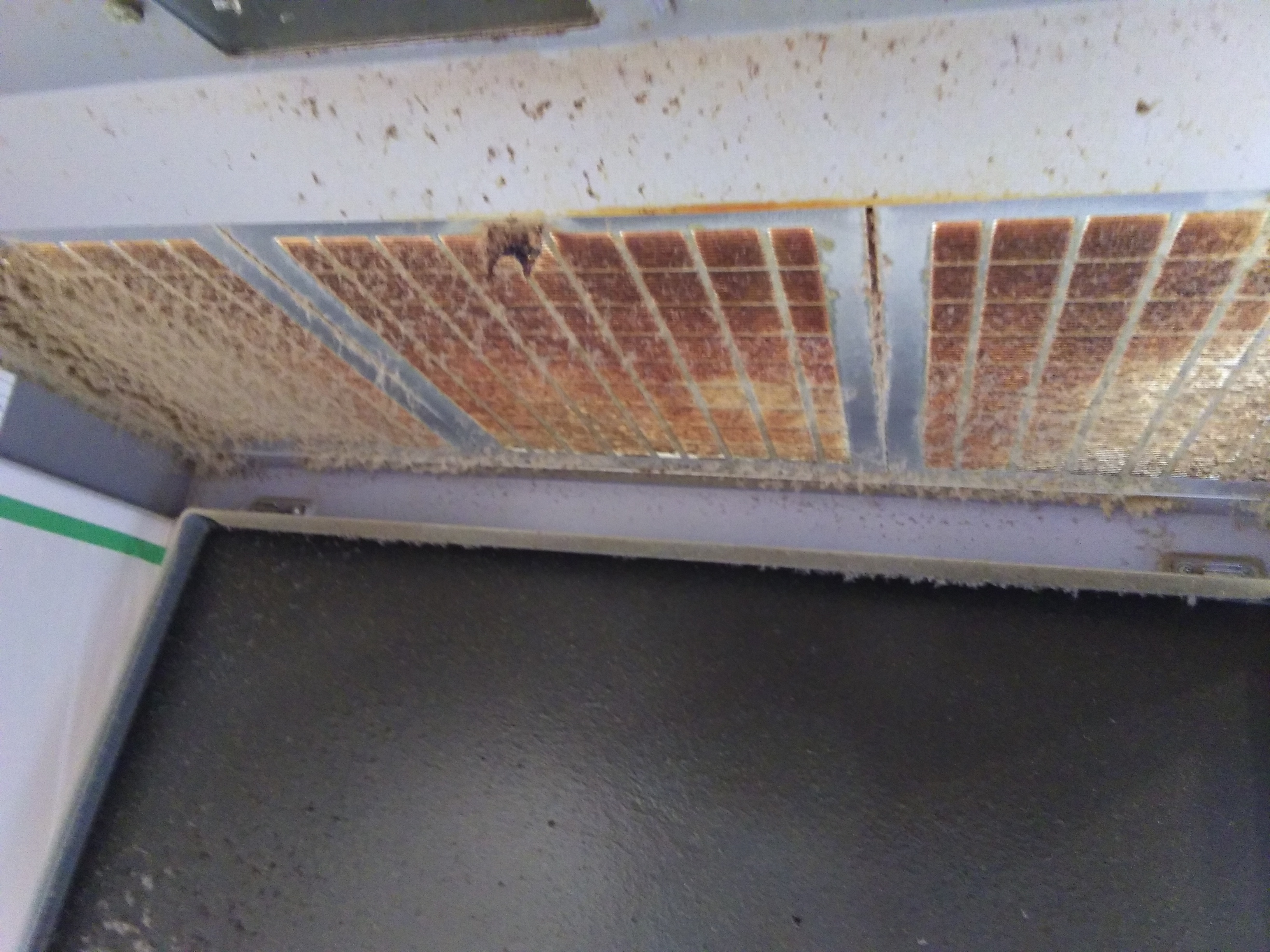 福島県郡山市のレンジフードクリーニングの作業前1