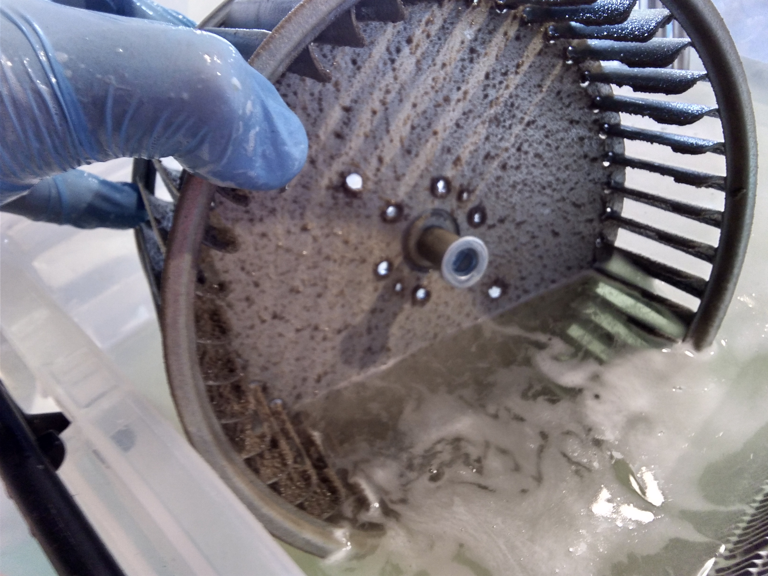 福島県郡山市のレンジフードクリーニングの作業前2