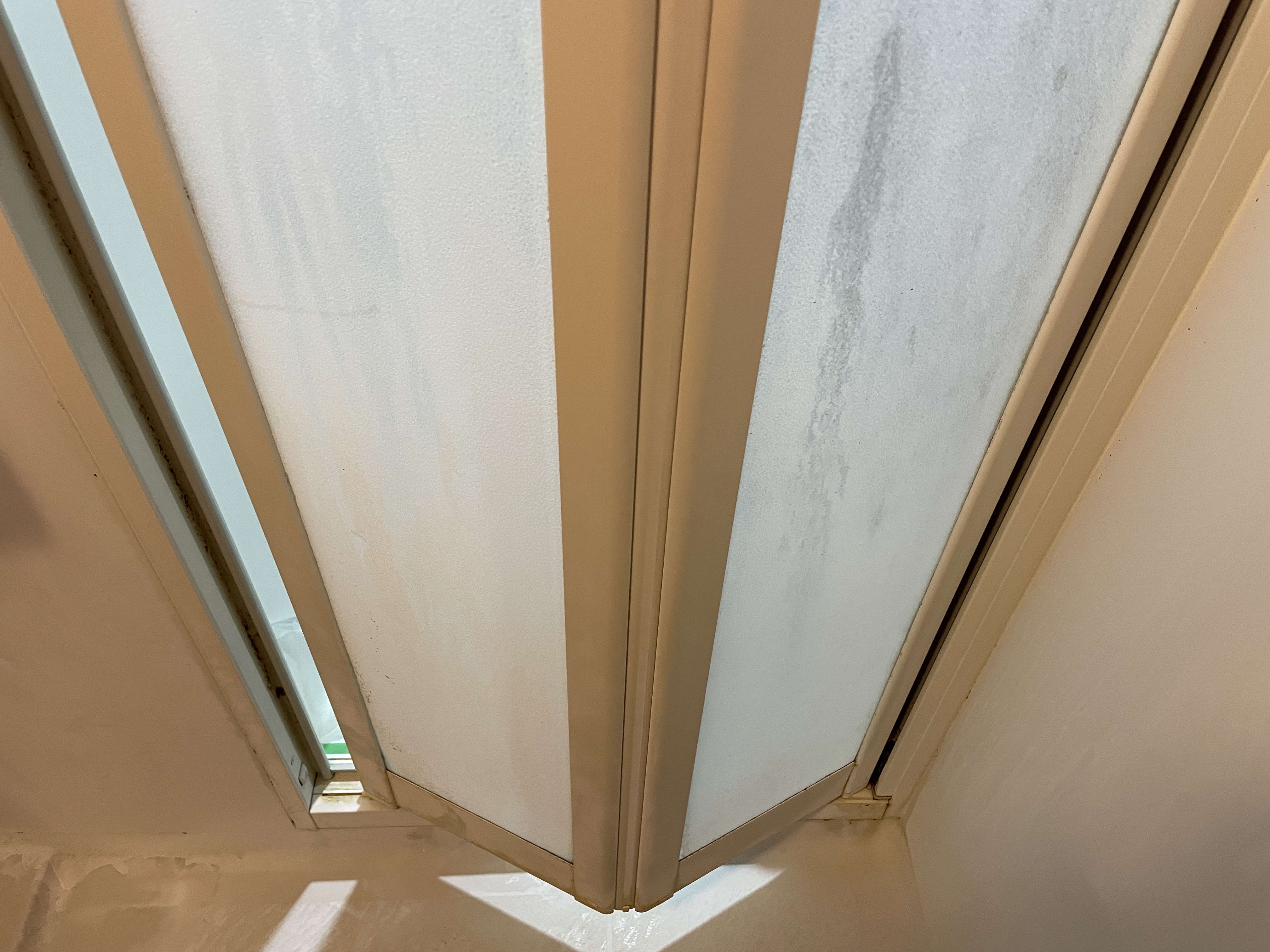 神奈川県横浜市南区の浴室・お風呂クリーニングの作業前1