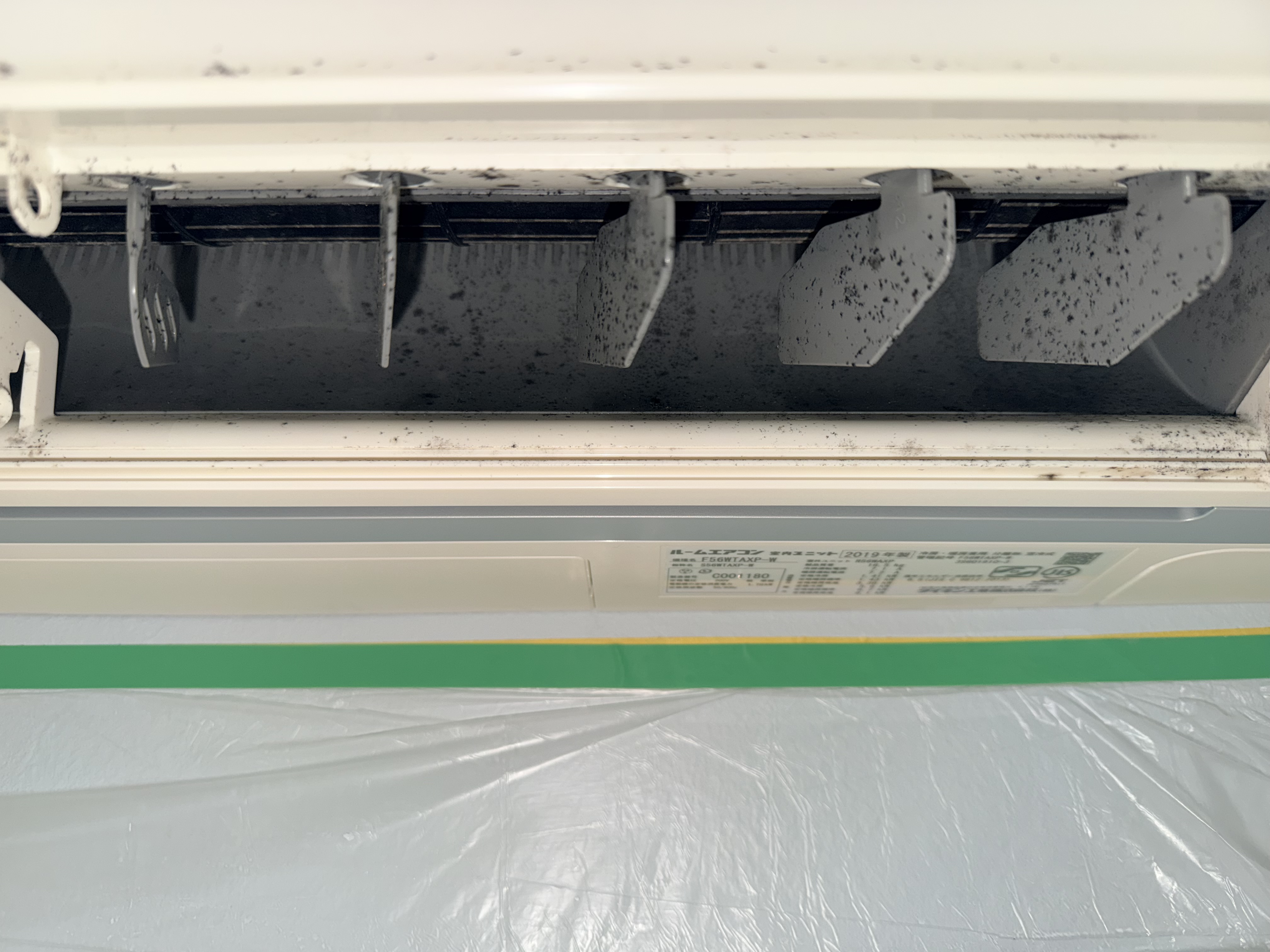 千葉県船橋市藤原のお掃除機能付きエアコンの作業前1