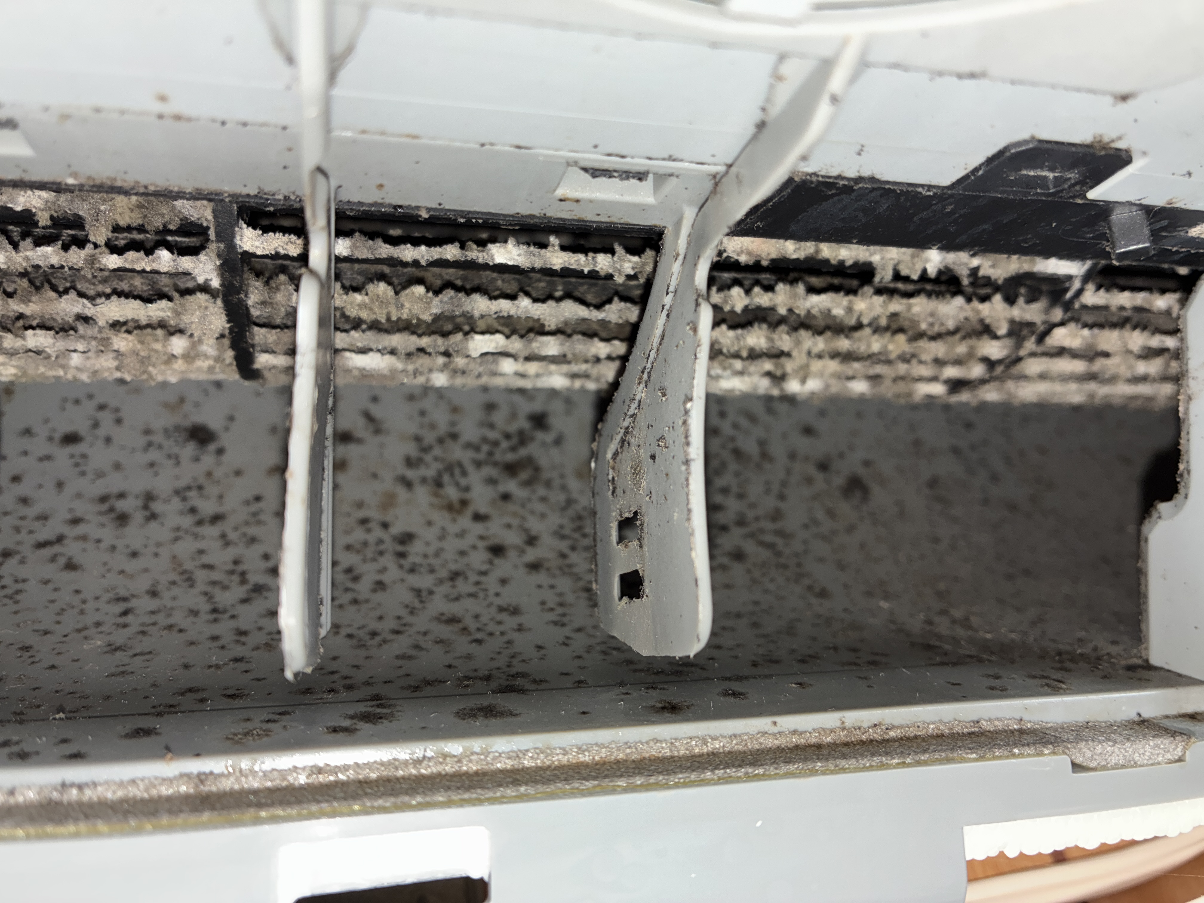 愛知県春日井市の壁掛けエアコンの作業前1