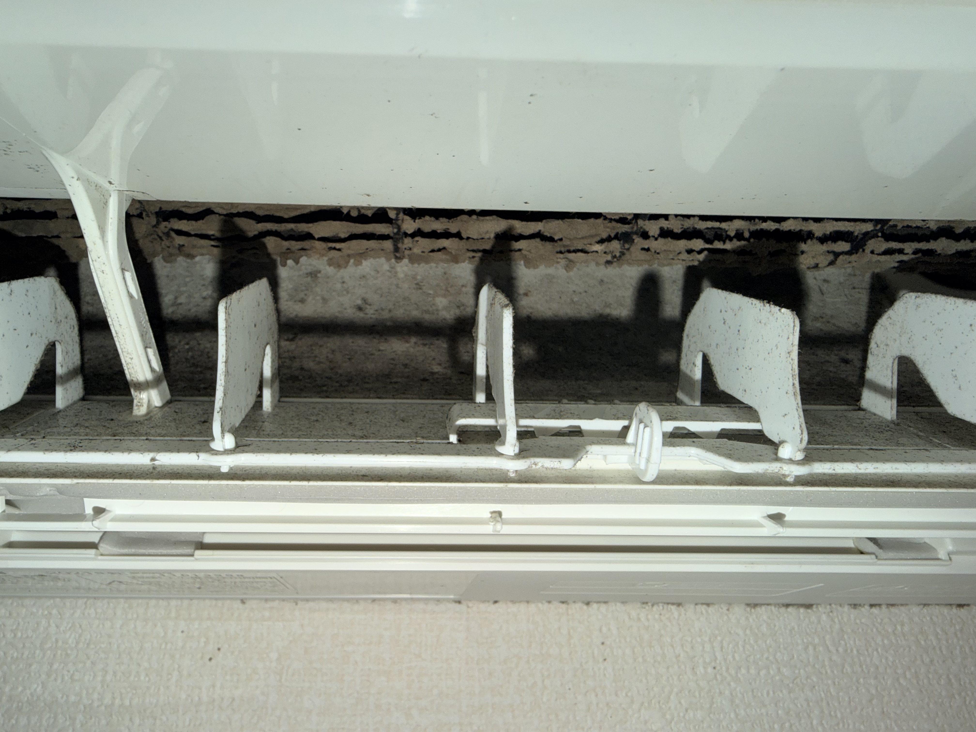 千葉県船橋市三山の壁掛けエアコンの作業前1