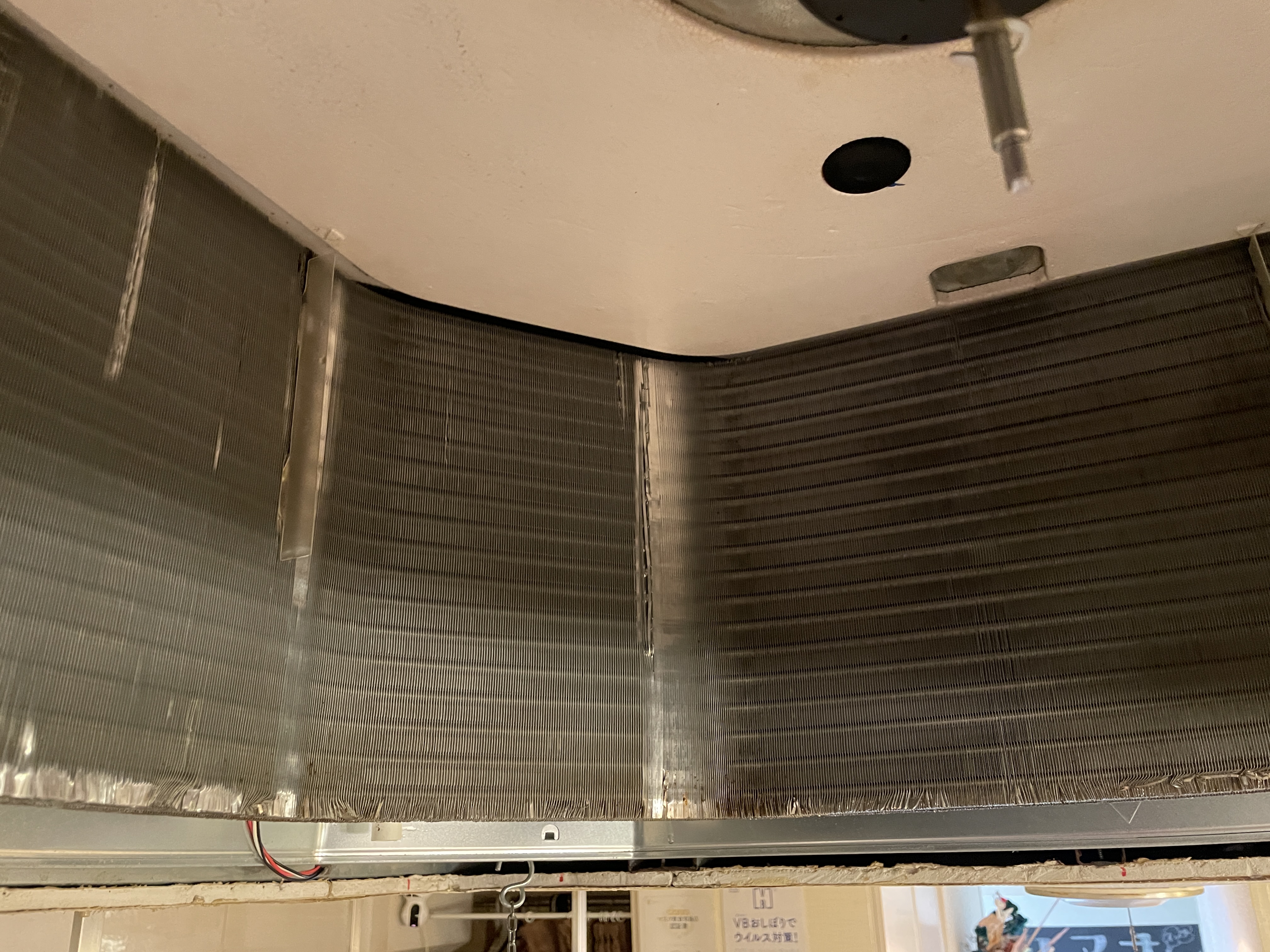 神奈川県横浜市中区の業務用天井埋め込みエアコンの作業後1