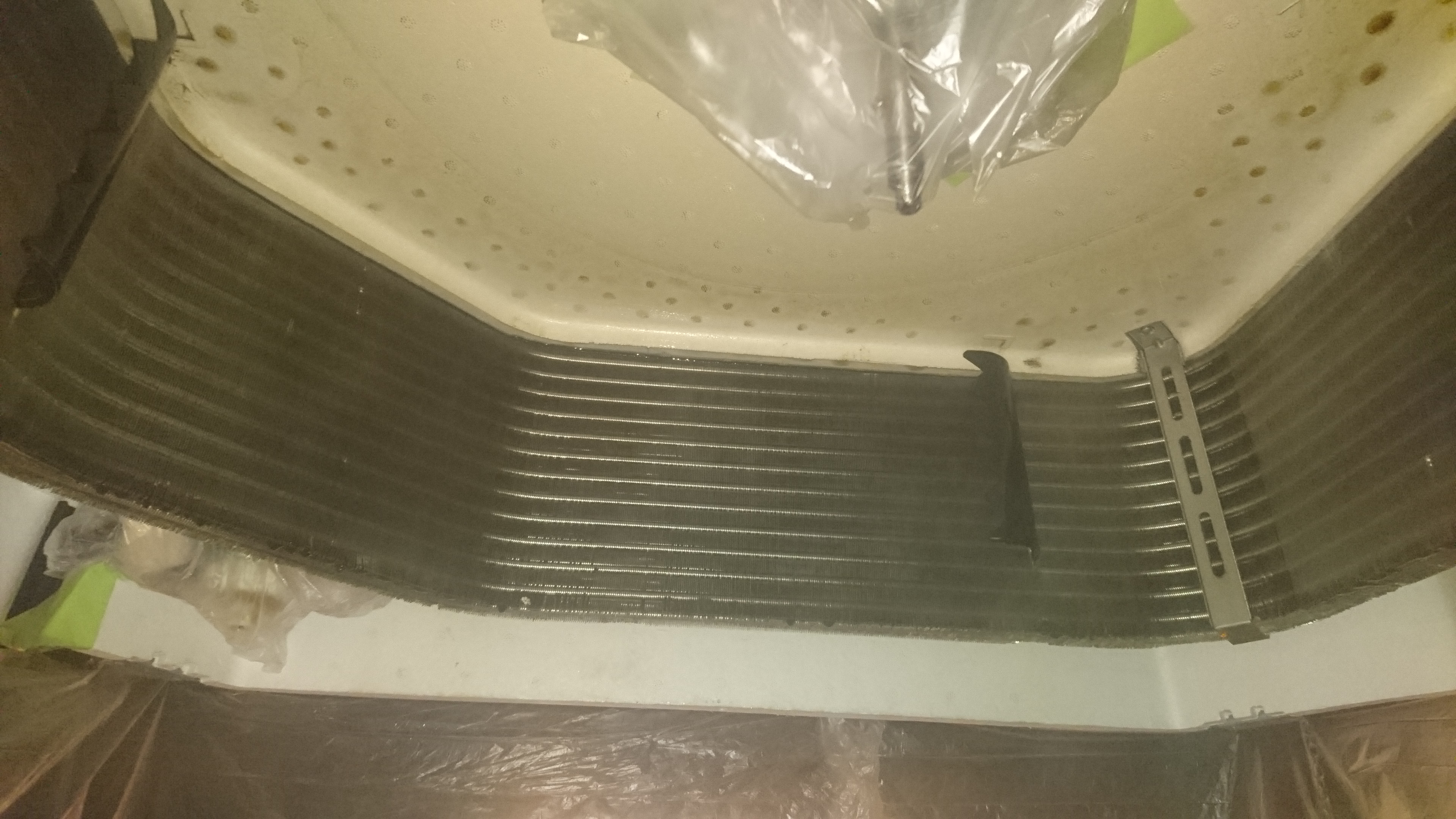 東京都小平市の業務用天井埋め込みエアコンの作業前1