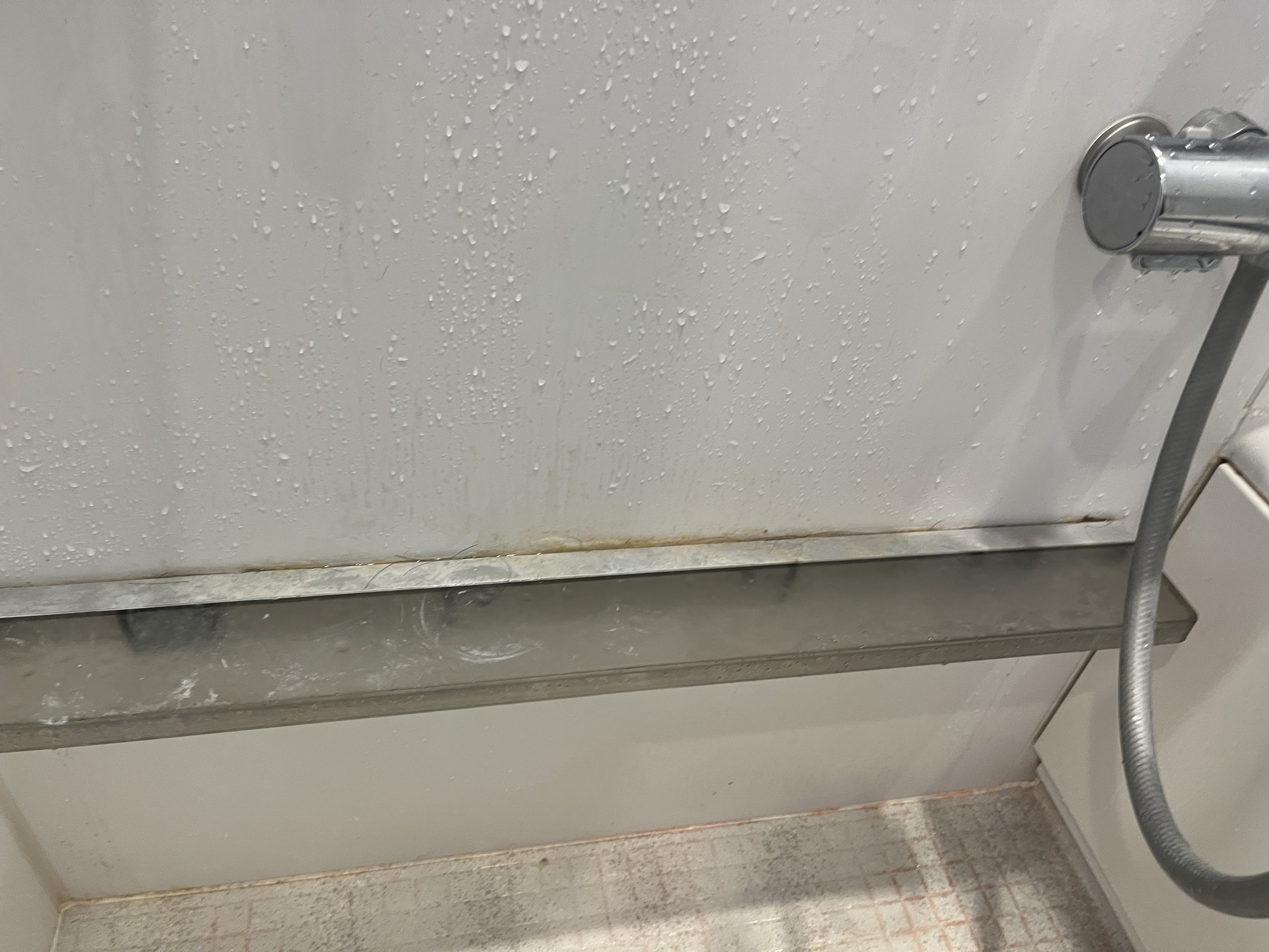 青森県弘前市の浴室・お風呂クリーニングの作業前2