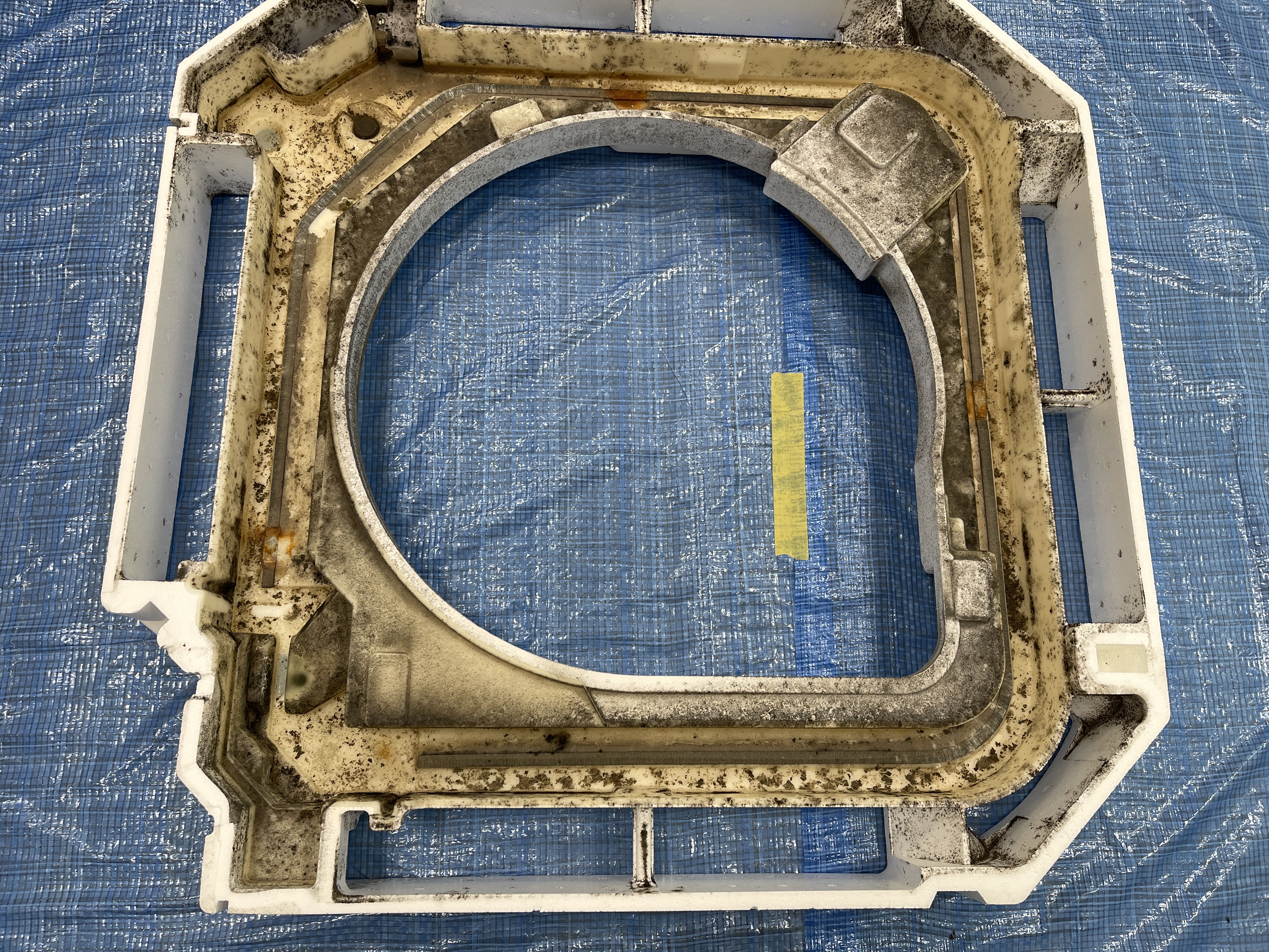 神奈川県横浜市戸塚区の業務用天井埋め込みエアコンの作業前2