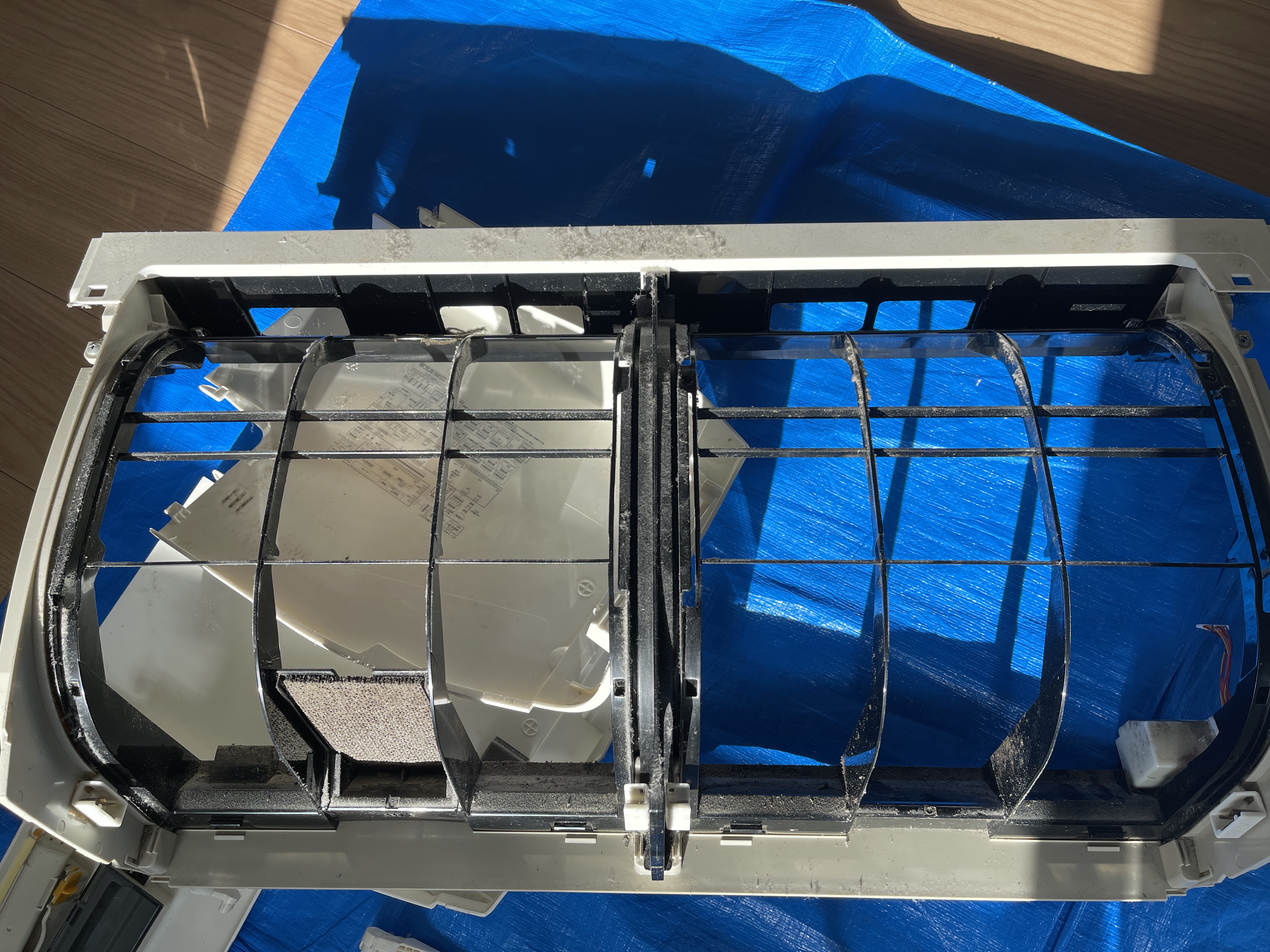 神奈川県横浜市港南区のお掃除機能付きエアコンの作業前3