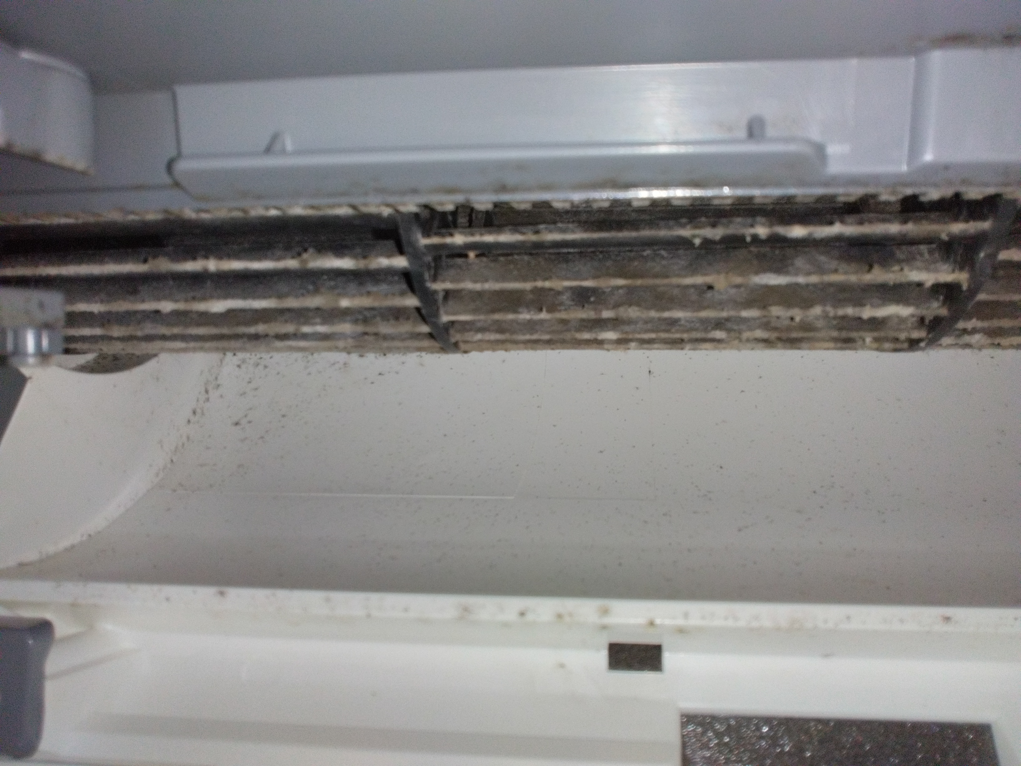 山梨県南アルプス市鏡中條のお掃除機能付きエアコンの作業前1