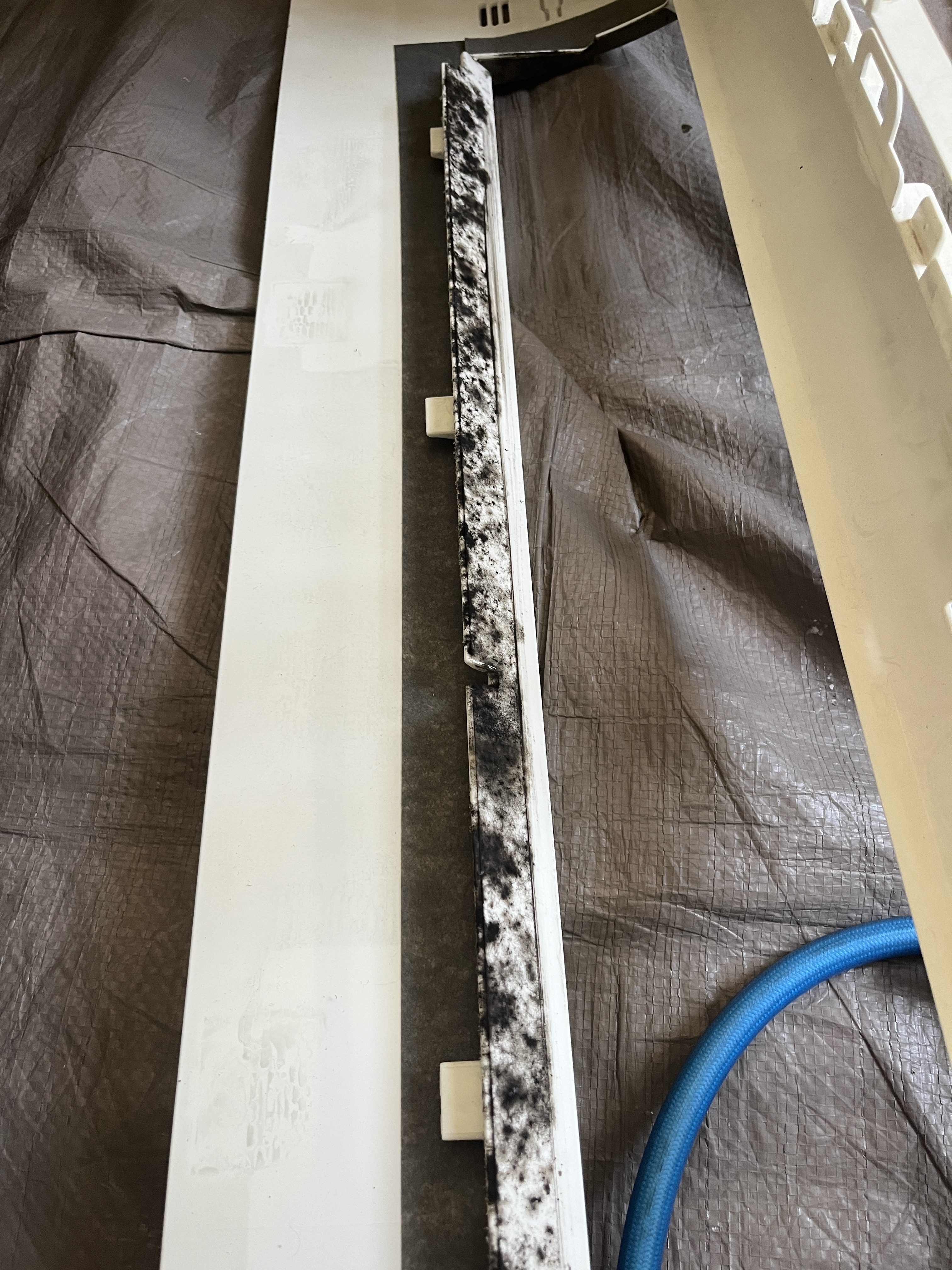 愛知県知多市の壁掛けエアコンの作業前2