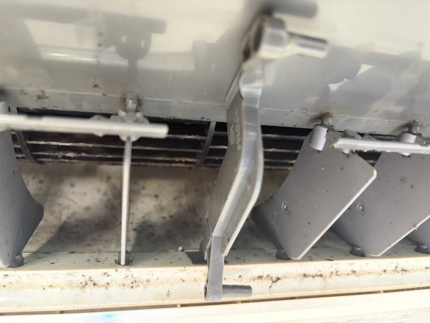 千葉県山武郡九十九里町下貝塚のお掃除機能付きエアコンの作業前1