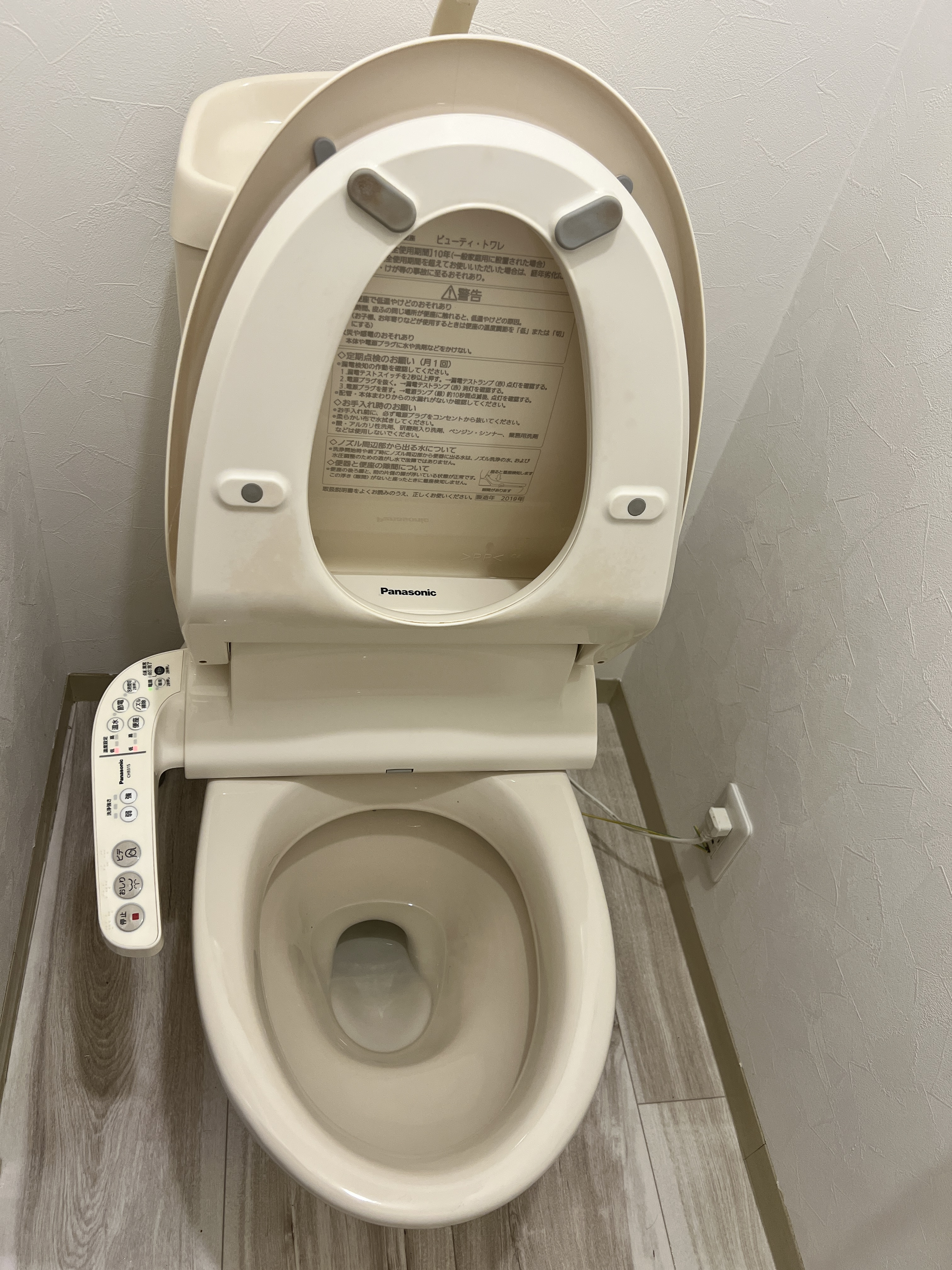 静岡県磐田市の賃貸住宅退去後の原状回復クリーニングの作業後2