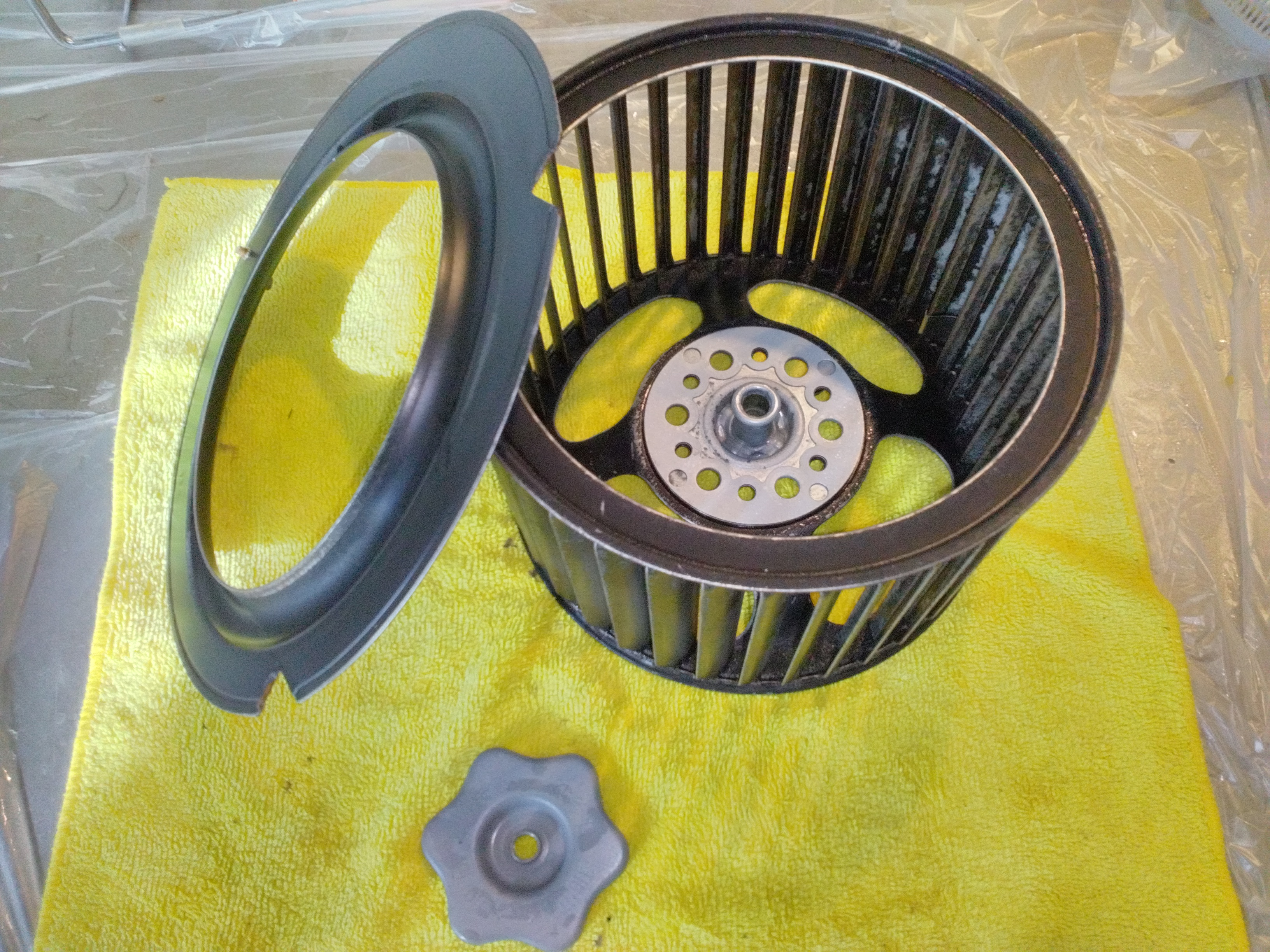 山梨県甲斐市龍地のレンジフードクリーニングの作業後1