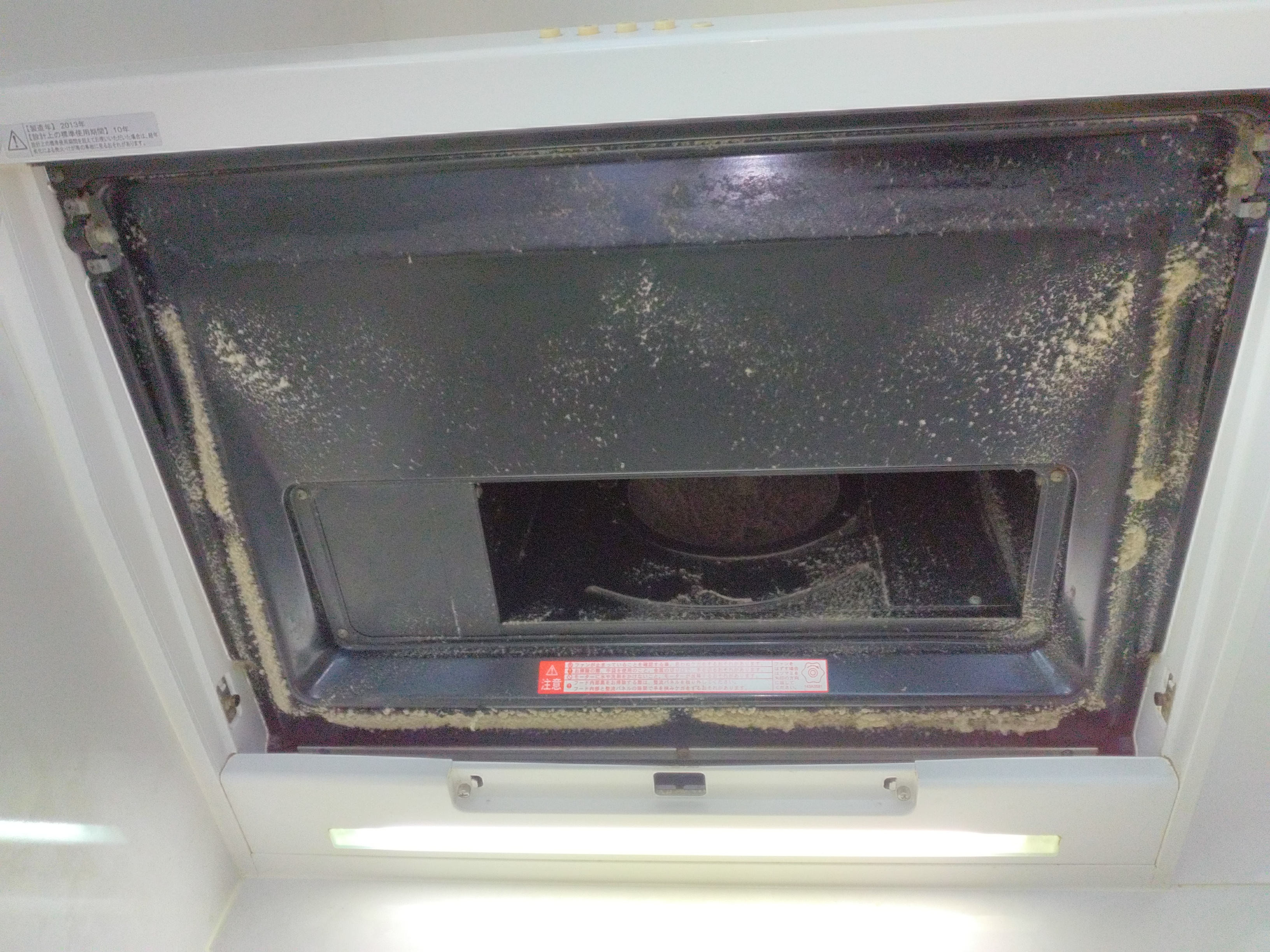 山梨県甲斐市龍地のレンジフードクリーニングの作業前2