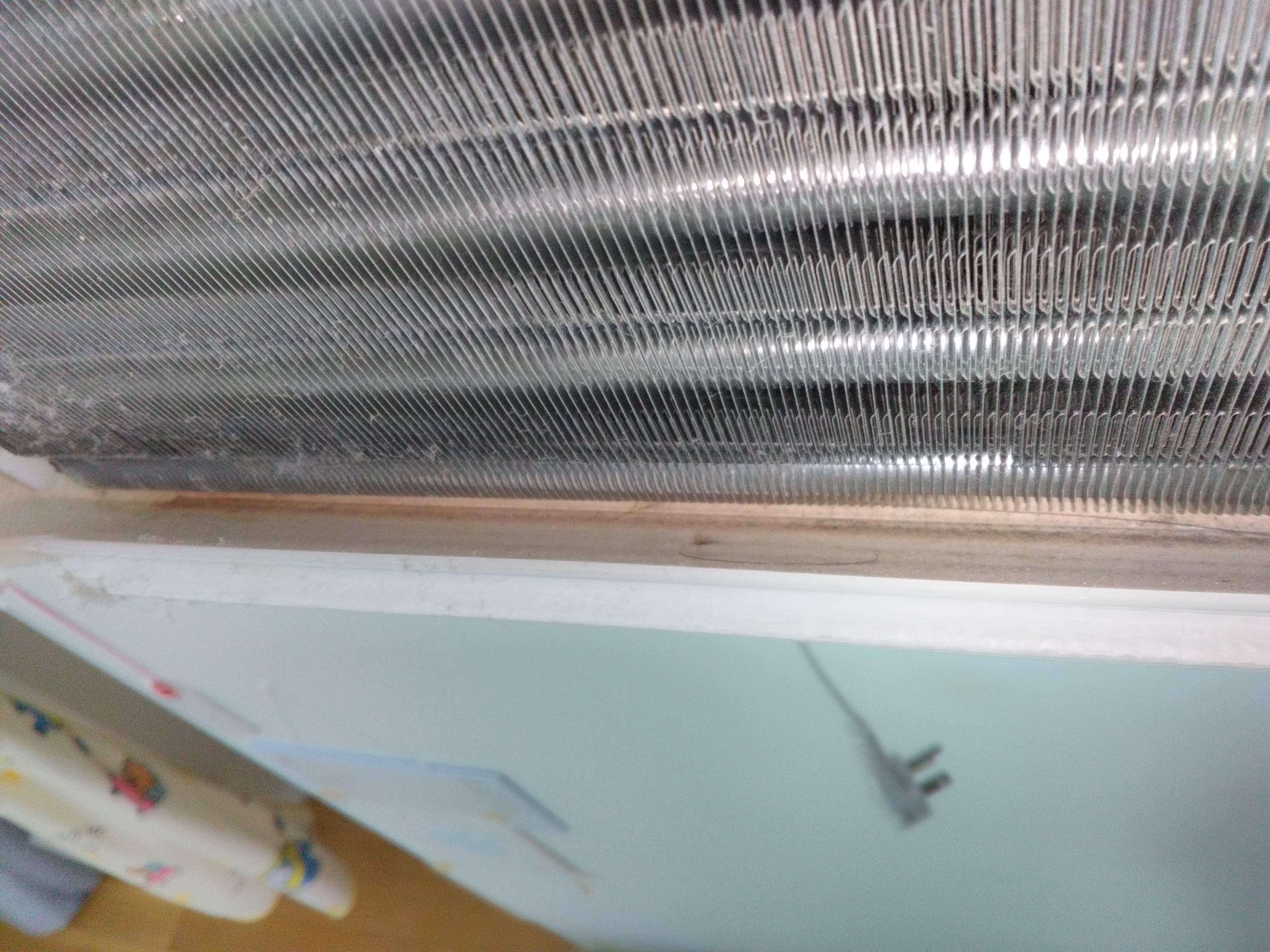 山梨県中央市東花輪の壁掛けエアコンの作業前1