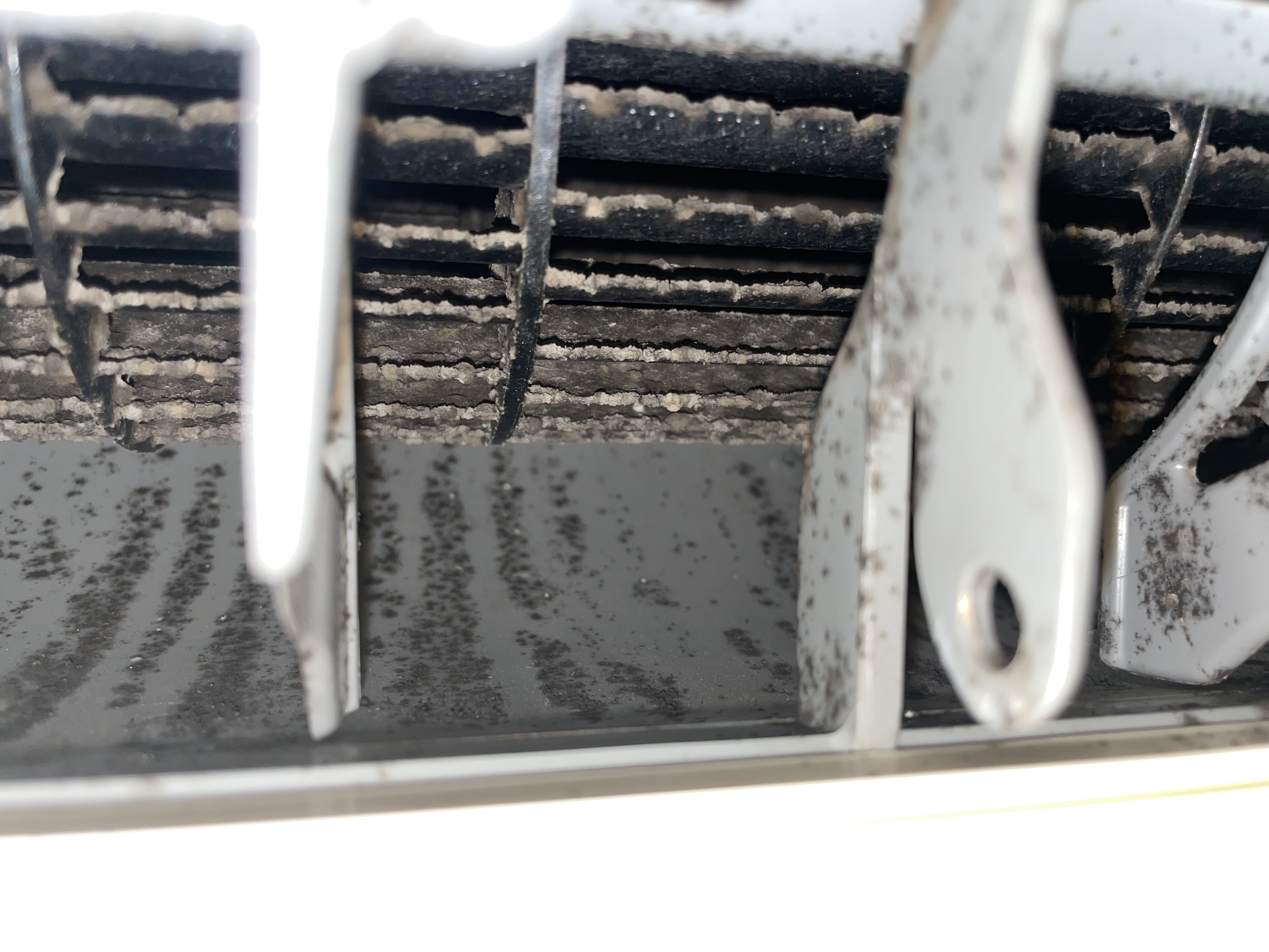 愛知県名古屋市守山区小幡のお掃除機能付きエアコンの作業前1