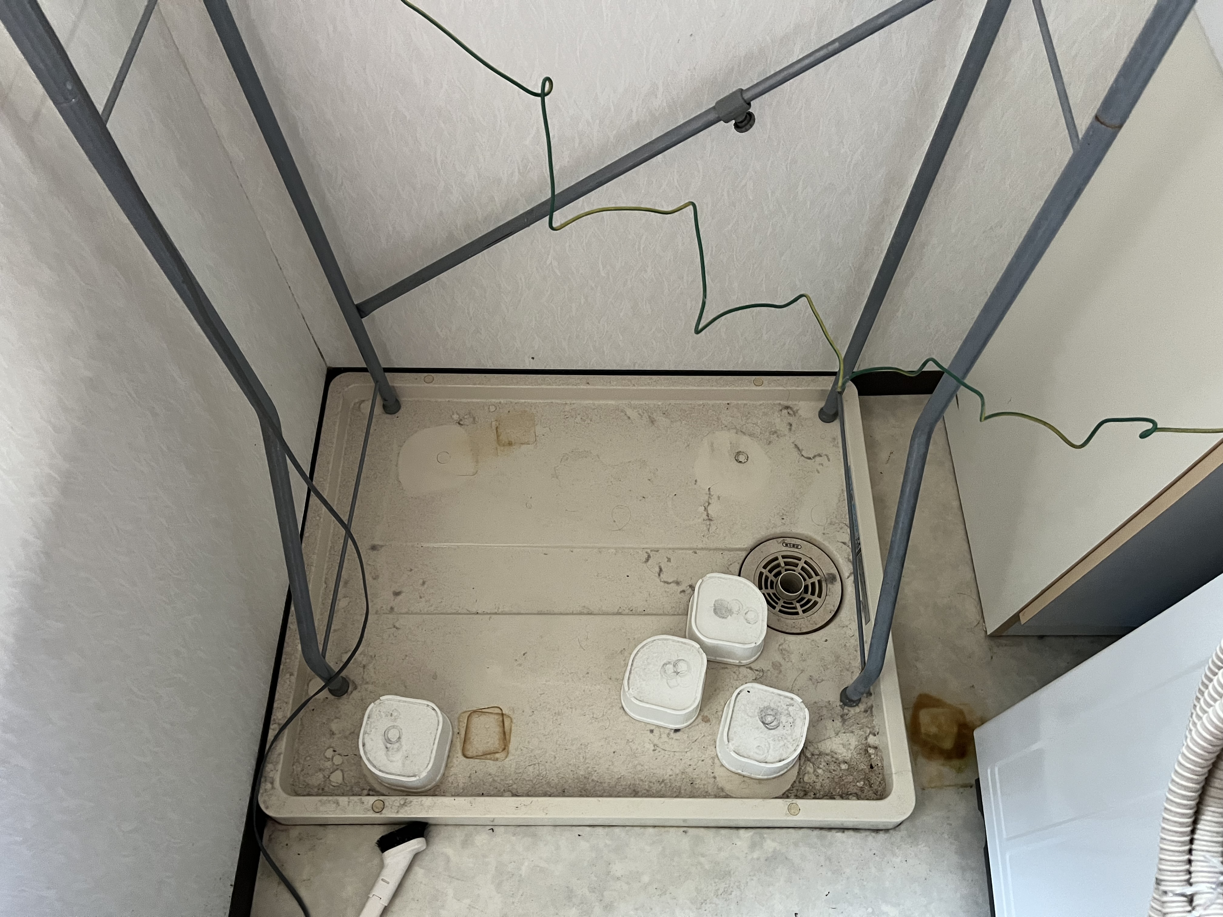 京都府京都市北区衣笠赤阪町の浴室・お風呂クリーニングの作業前3