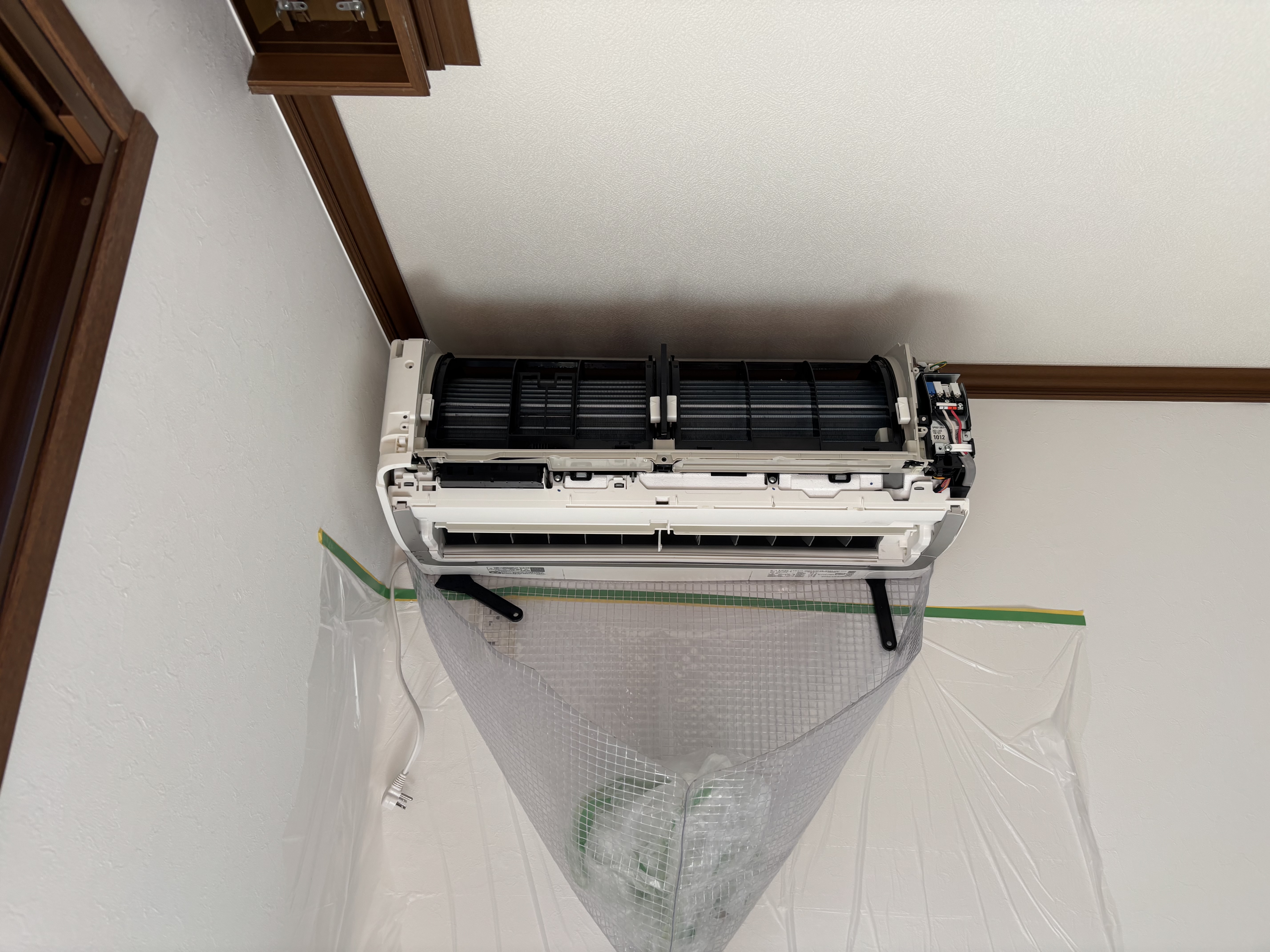 宮城県仙台市青葉区二日町のお掃除機能付きエアコンの作業前1