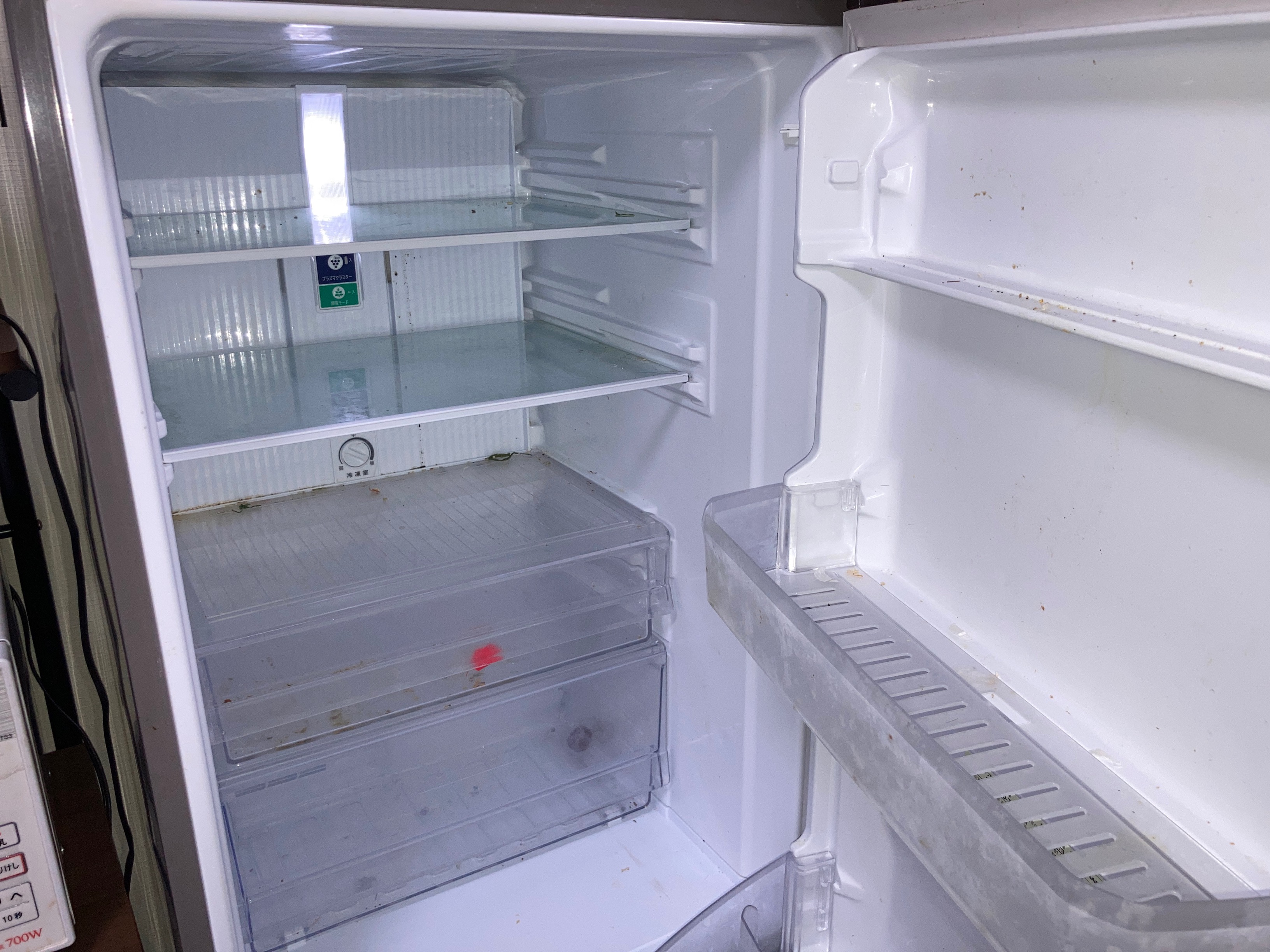 神奈川県横浜市港南区の冷蔵庫クリーニングの作業前1