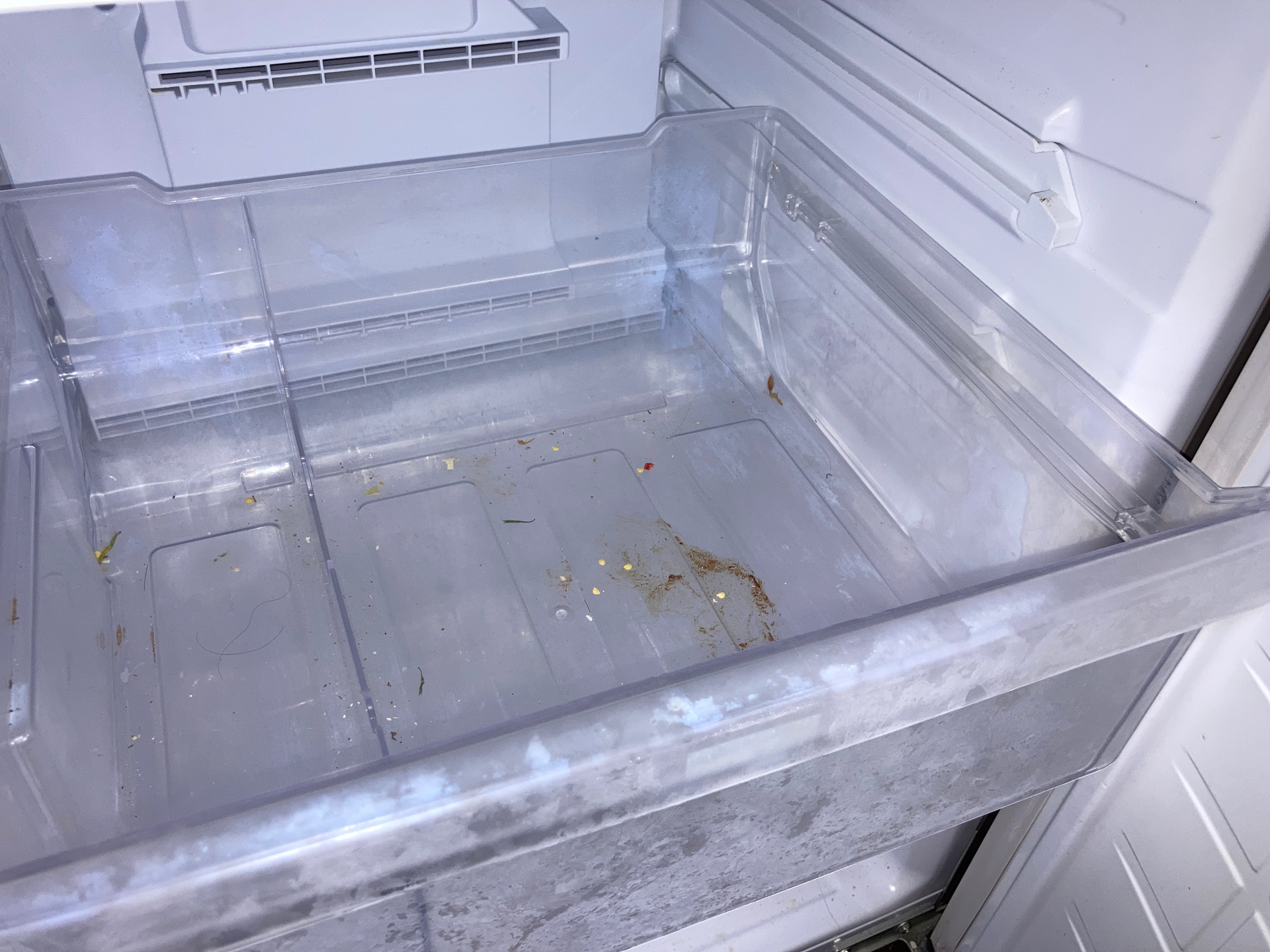 神奈川県横浜市港南区の冷蔵庫クリーニングの作業前2