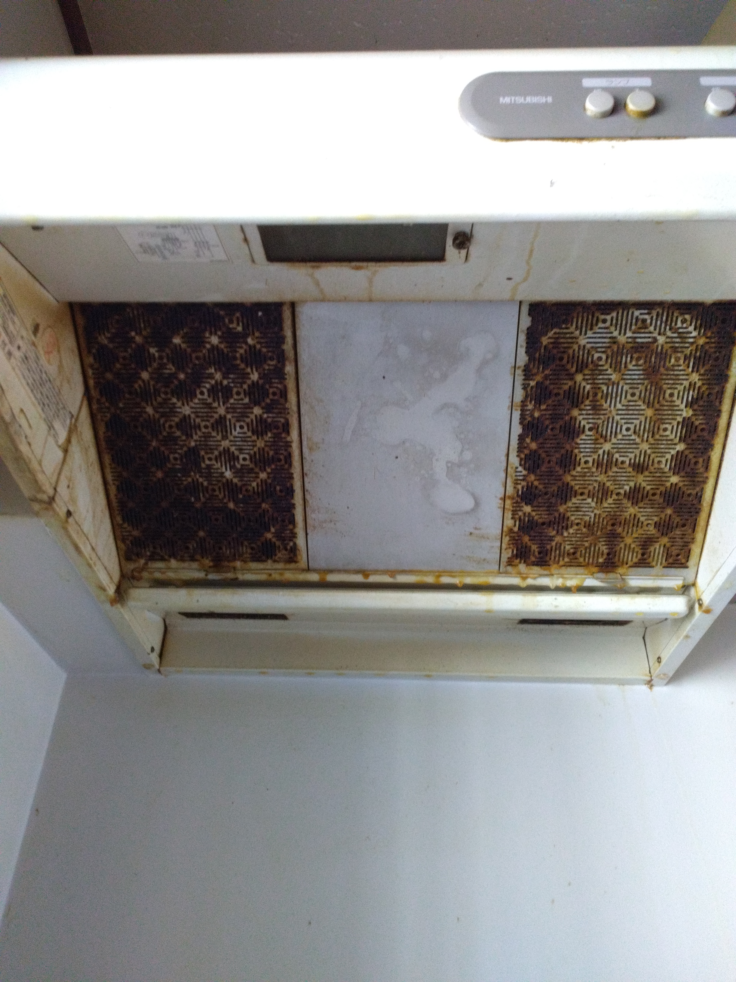 青森県八戸市の社宅・社員寮の原状回復クリーニングの作業前1