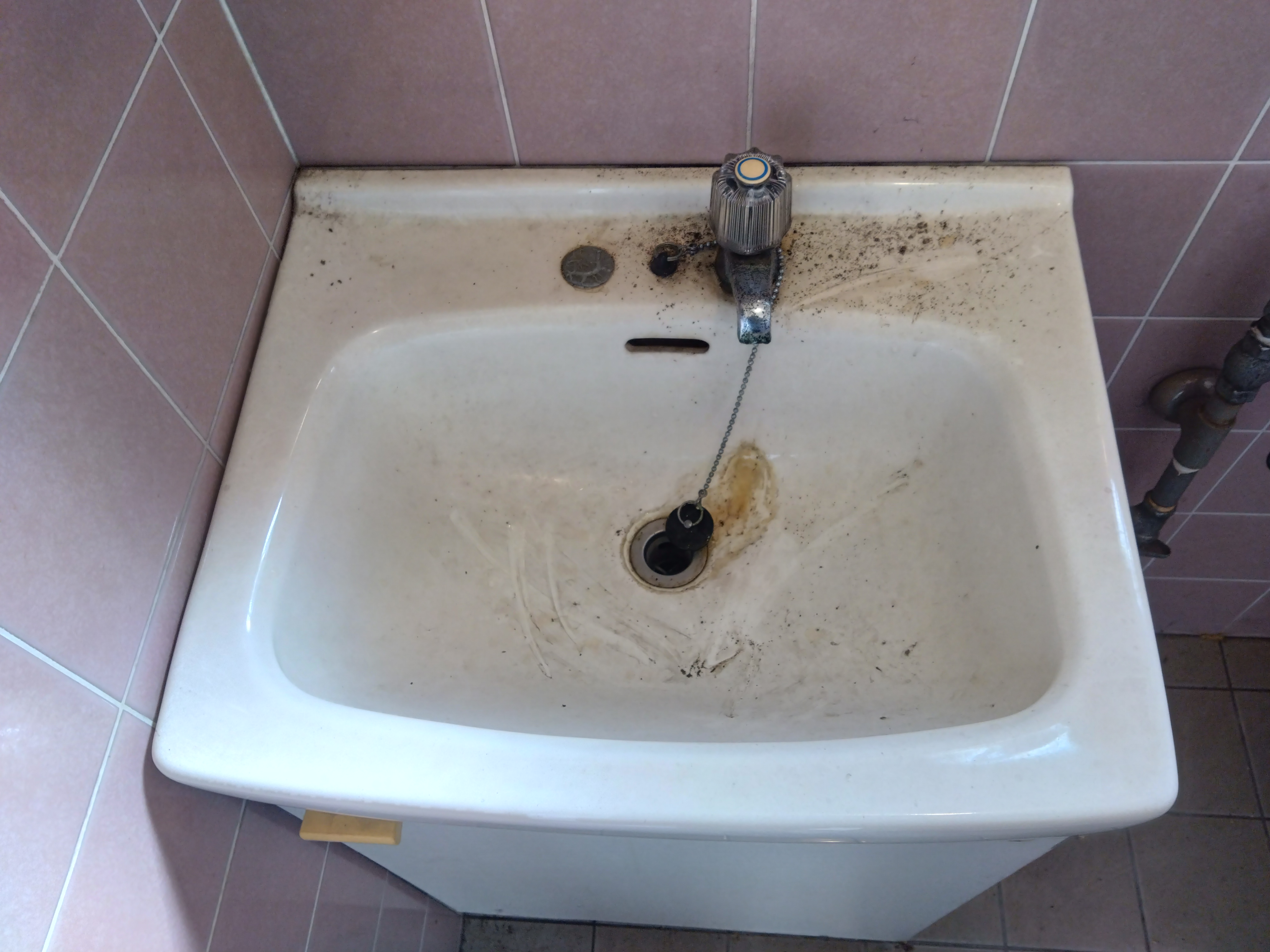 千葉県佐倉市の店舗清掃の作業前3