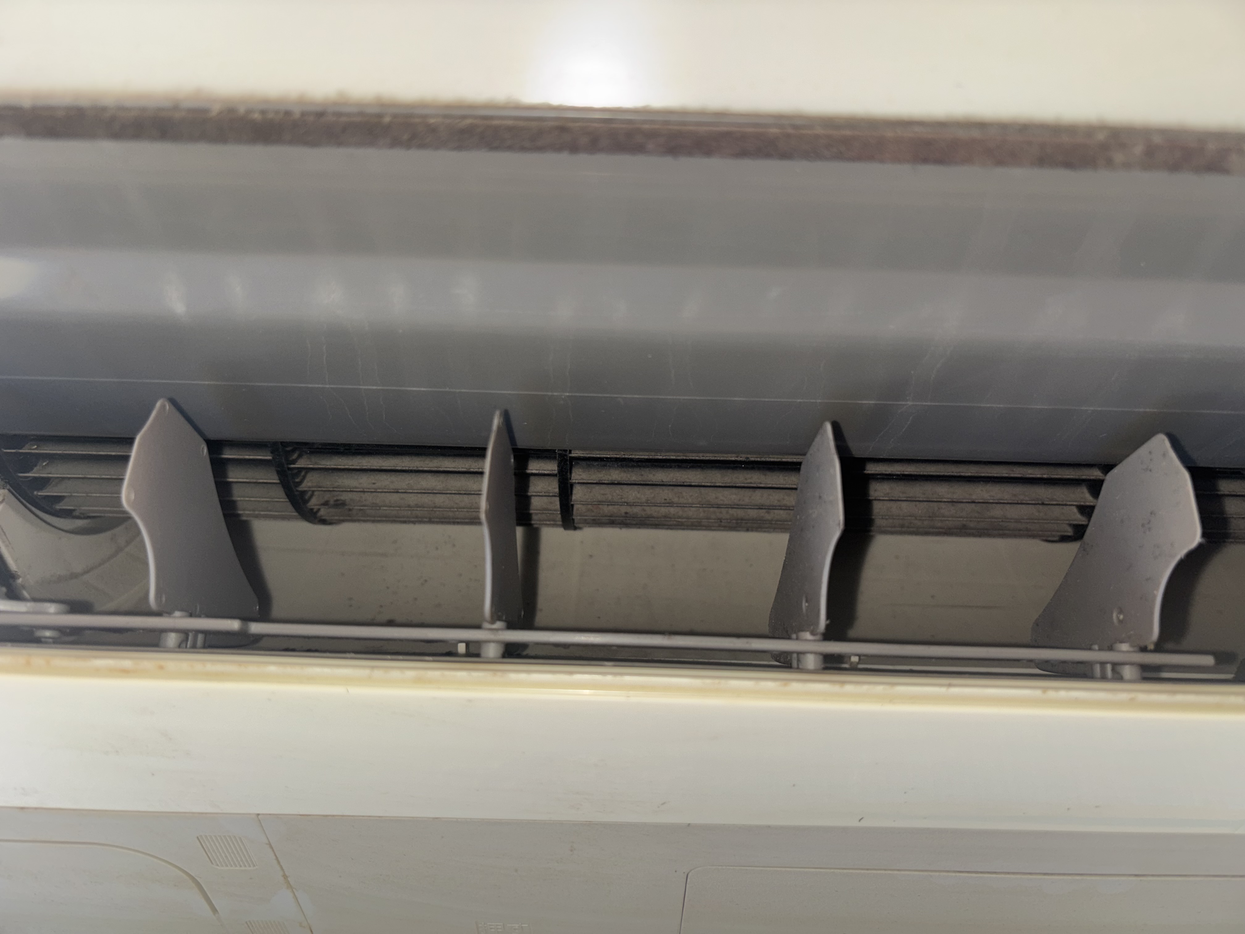 埼玉県幸手市のお掃除機能付きエアコンの作業前1