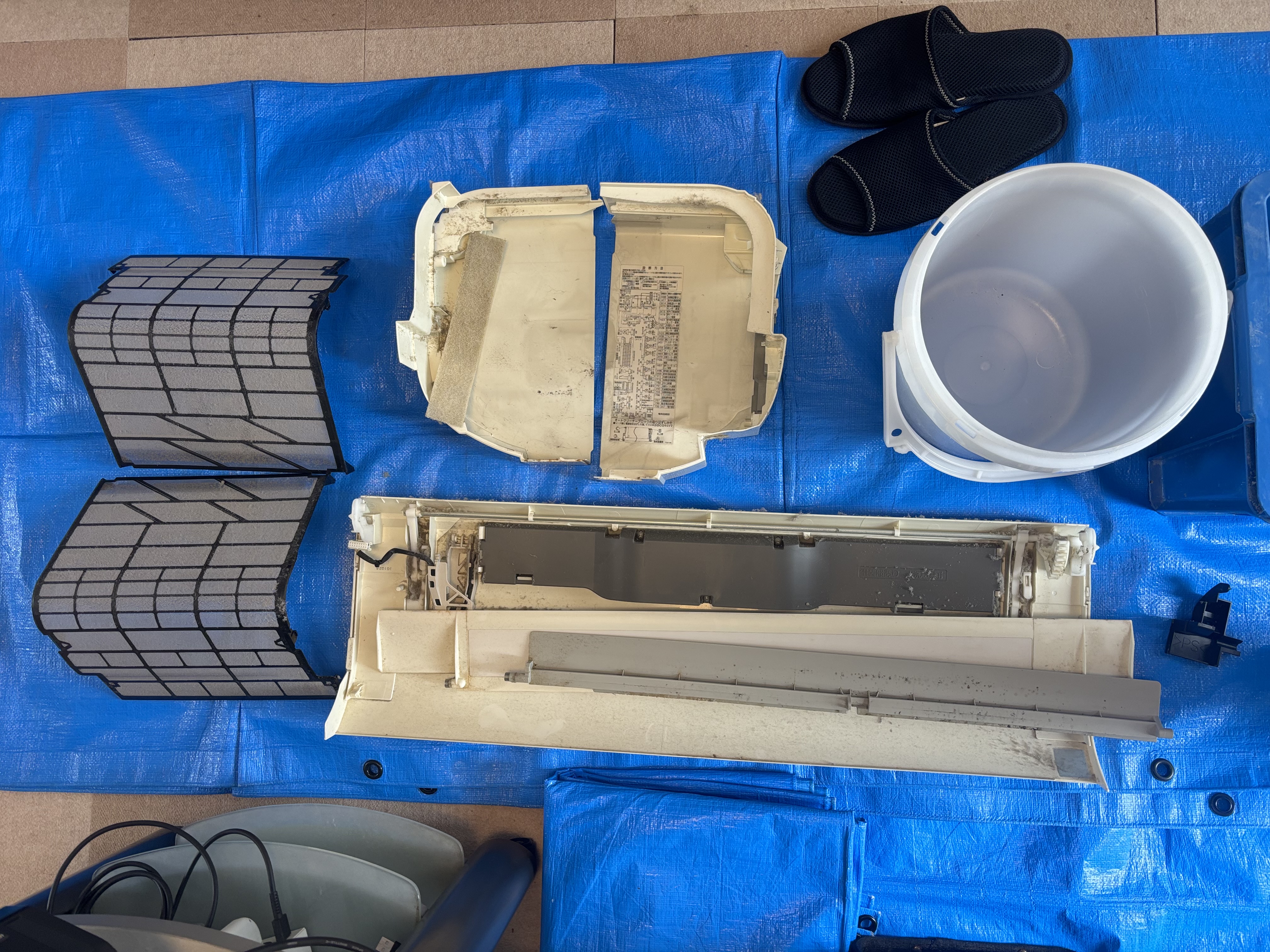 埼玉県幸手市のお掃除機能付きエアコンの作業前3