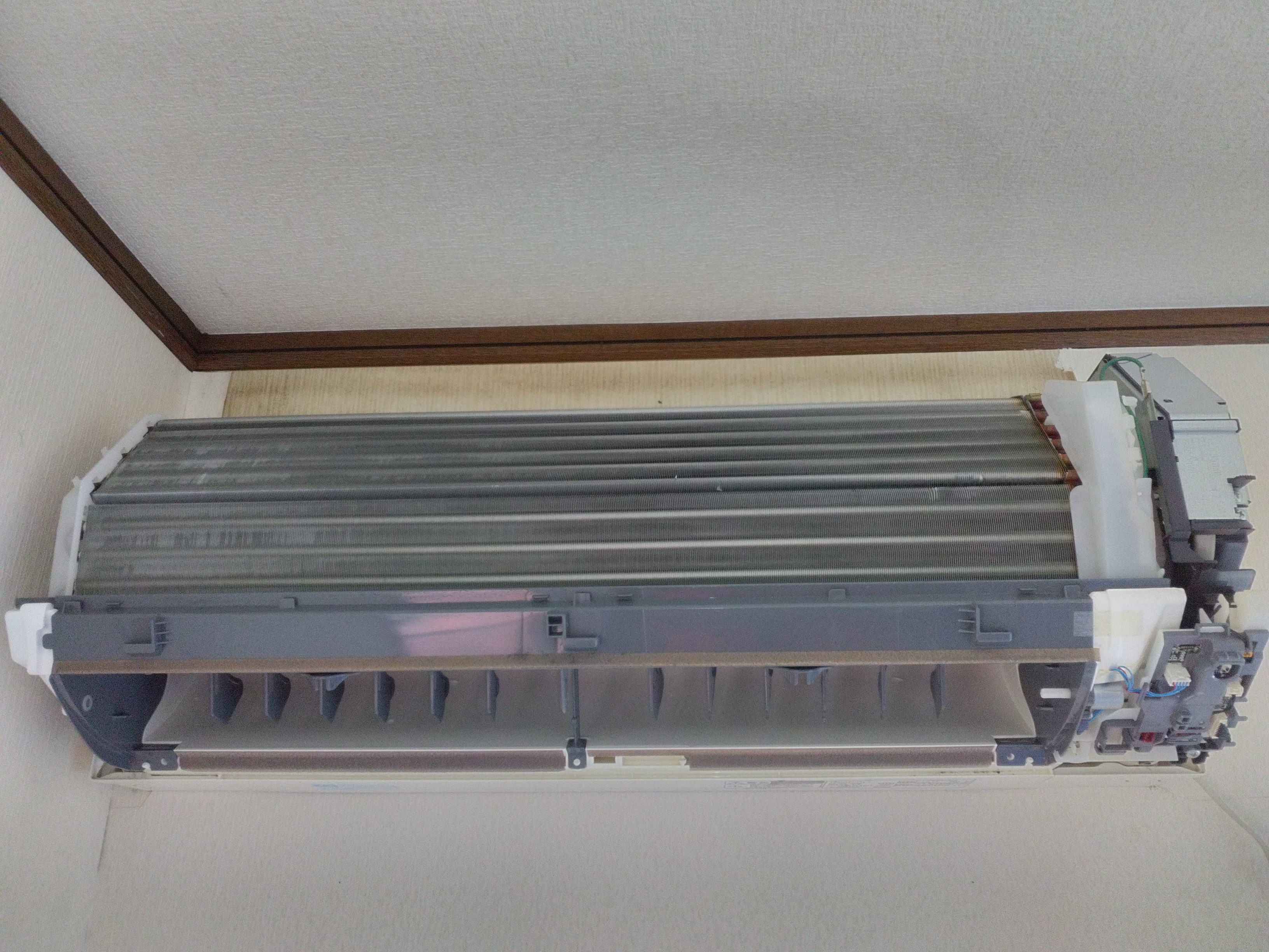 山梨県甲府市国玉町の壁掛けエアコンの作業前1