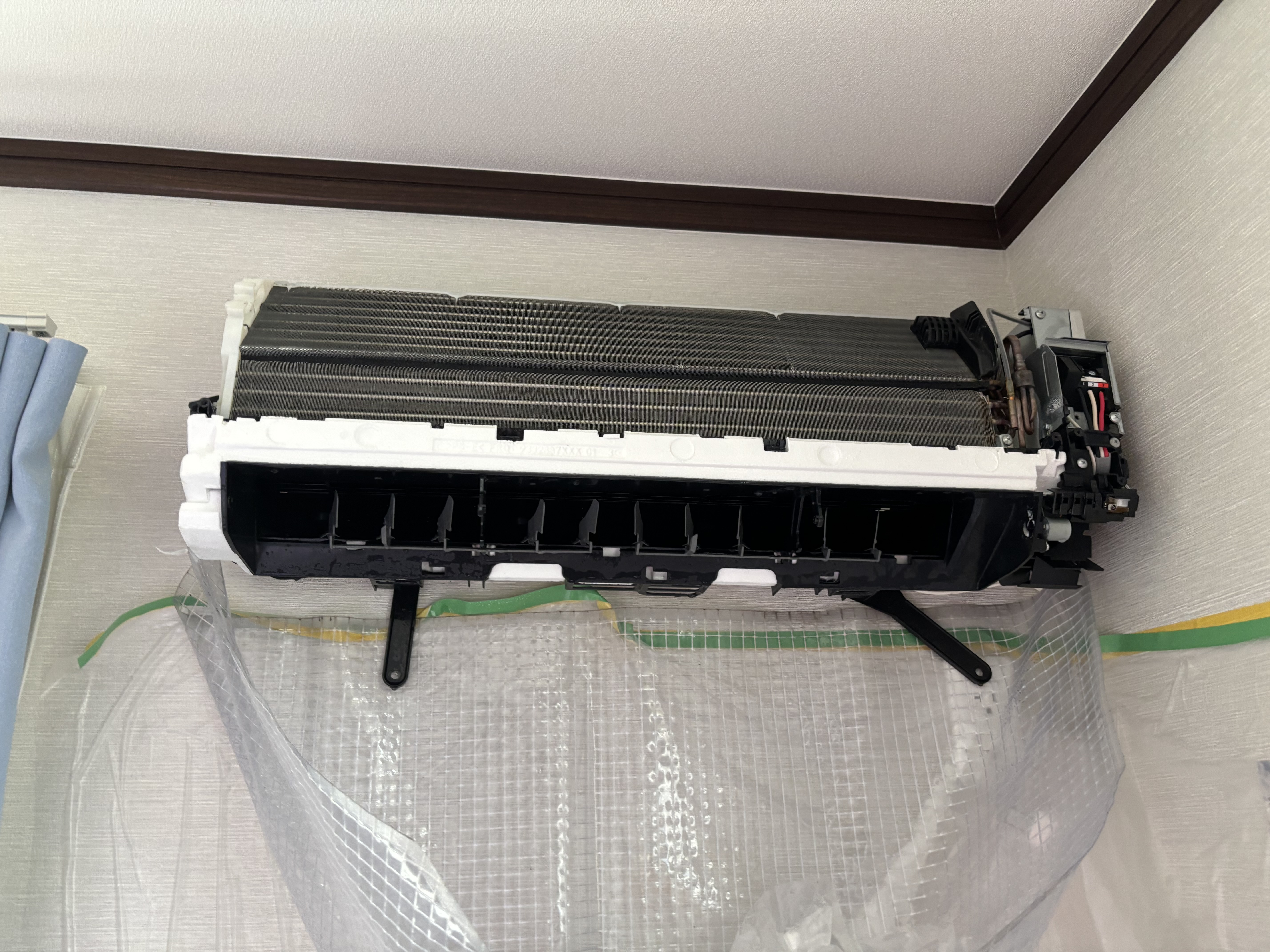 宮城県仙台市太白区東中田のお掃除機能付きエアコンの作業前1