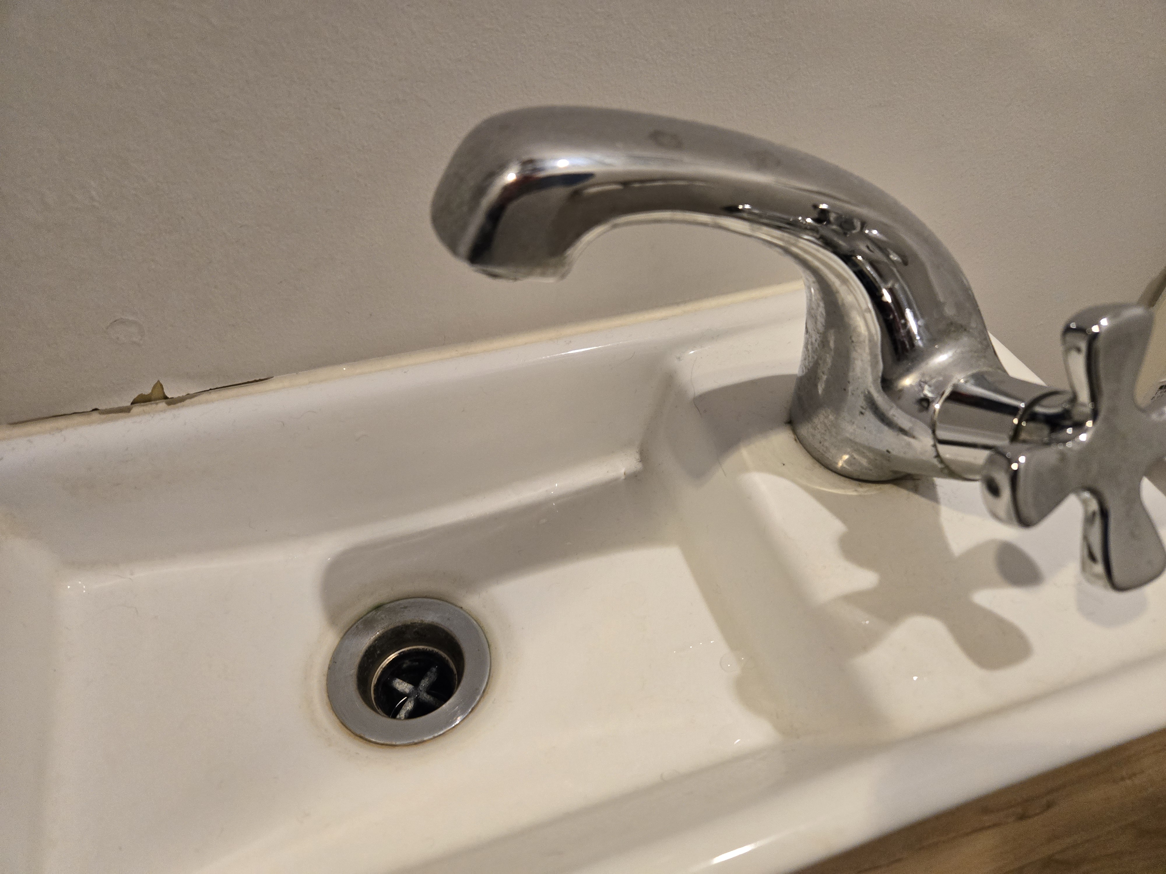 東京都新宿区のトイレクリーニングの作業前3