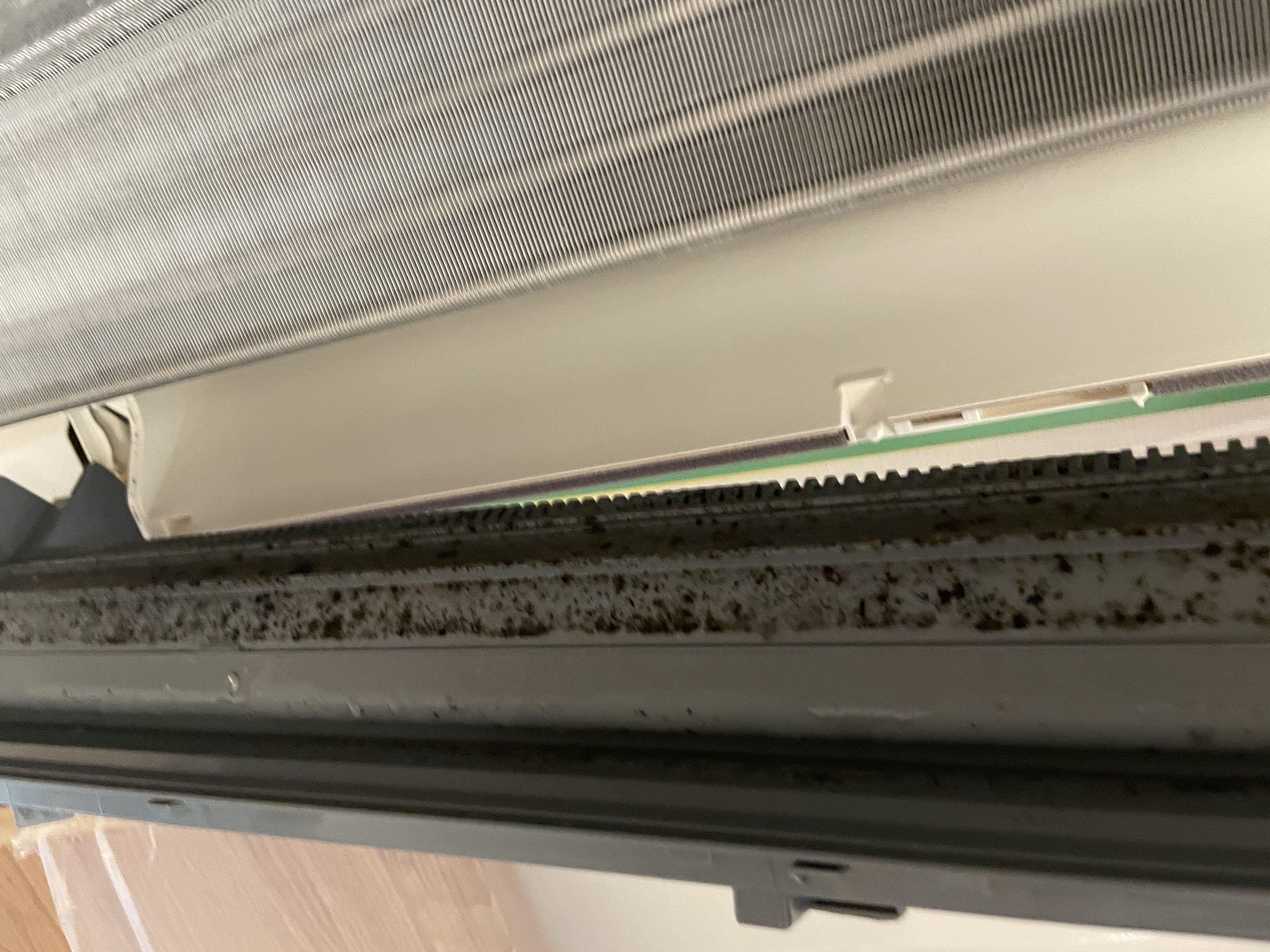 神奈川県横浜市保土ケ谷区の壁掛けエアコンの作業前1