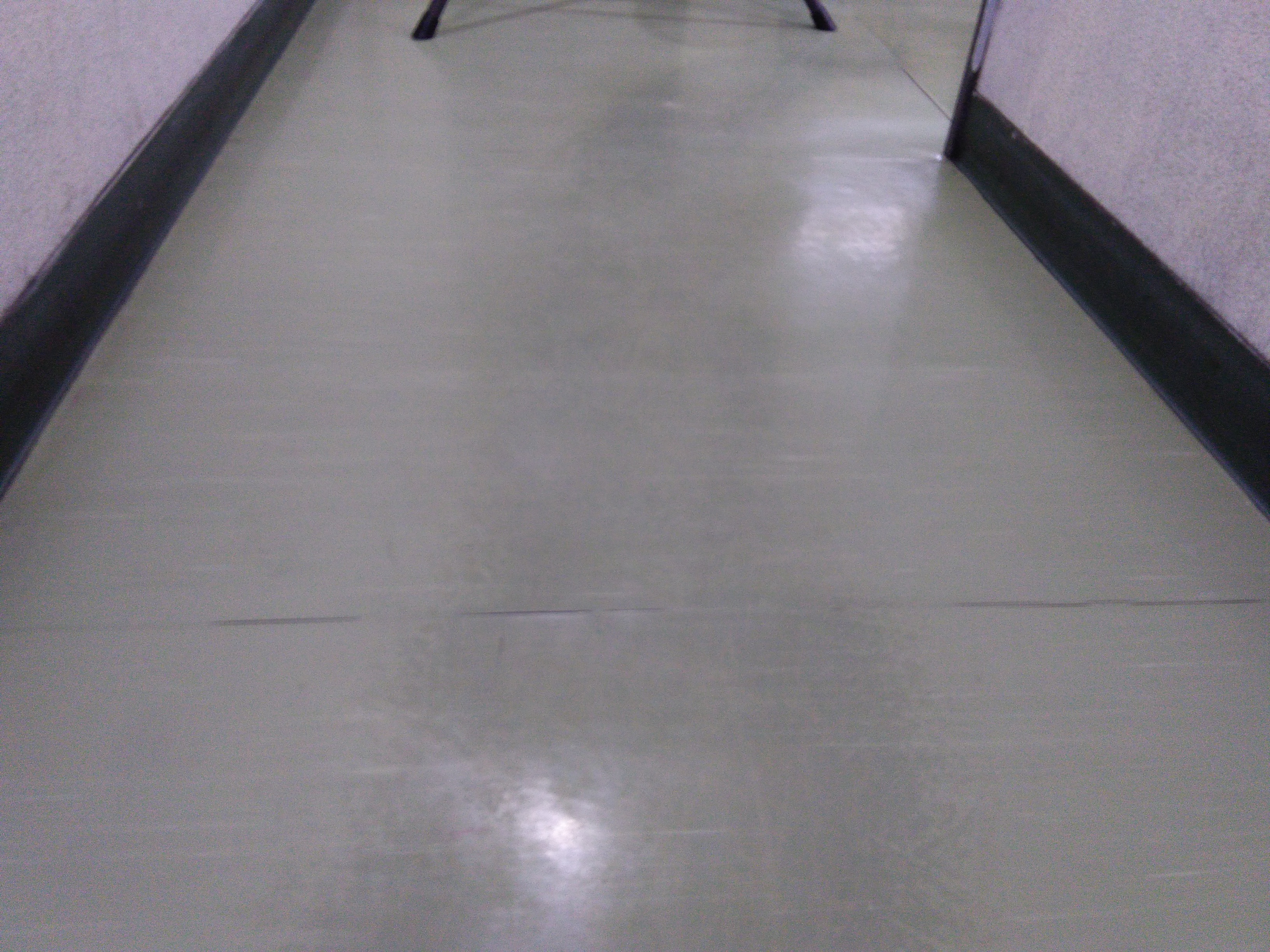 福島県いわき市のオフィス清掃の作業前1