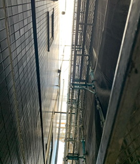 東京都世田谷区弦巻の外壁高圧洗浄の作業前1