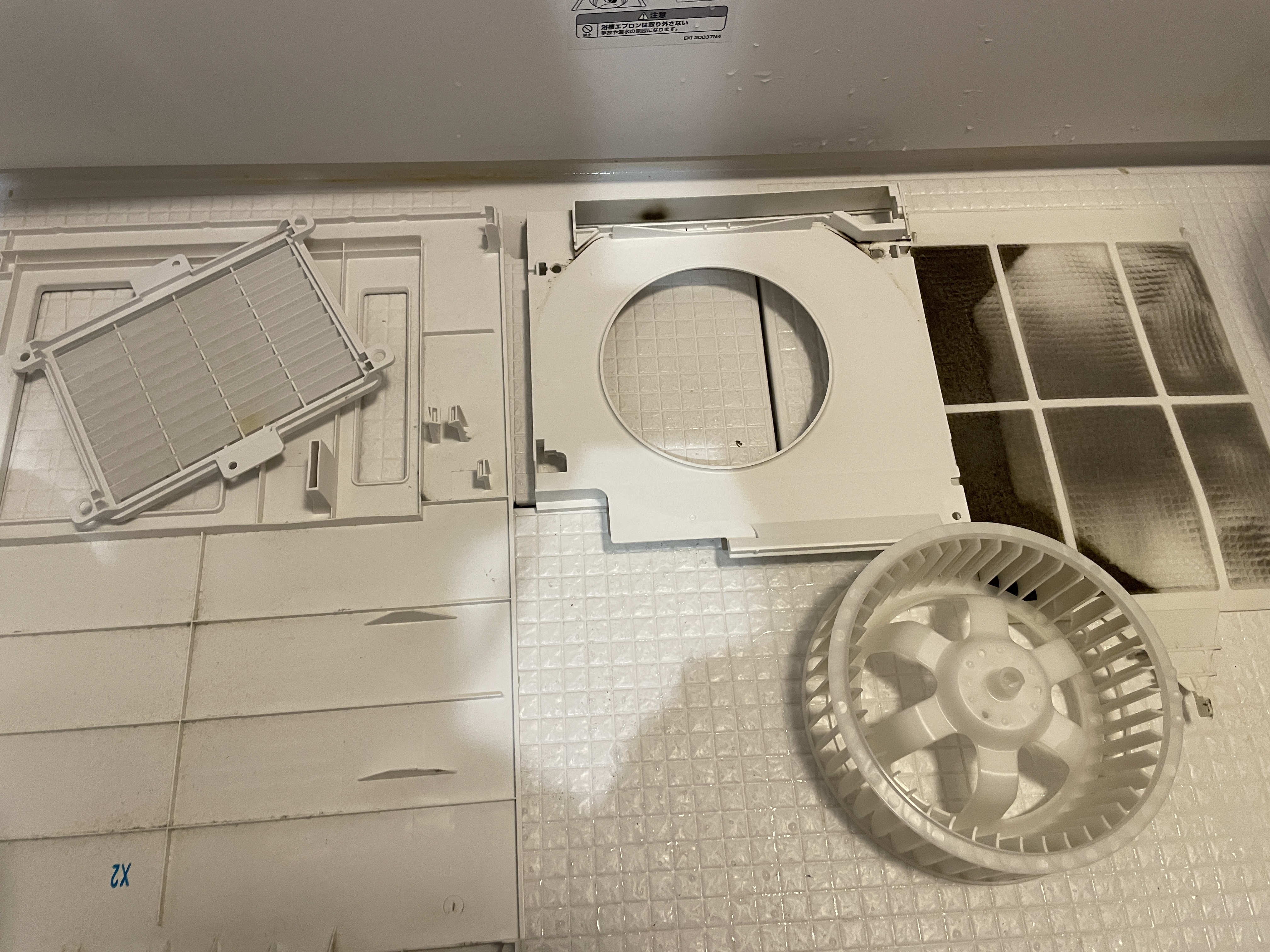 神奈川県横浜市中区の浴室乾燥機クリーニングの作業前2