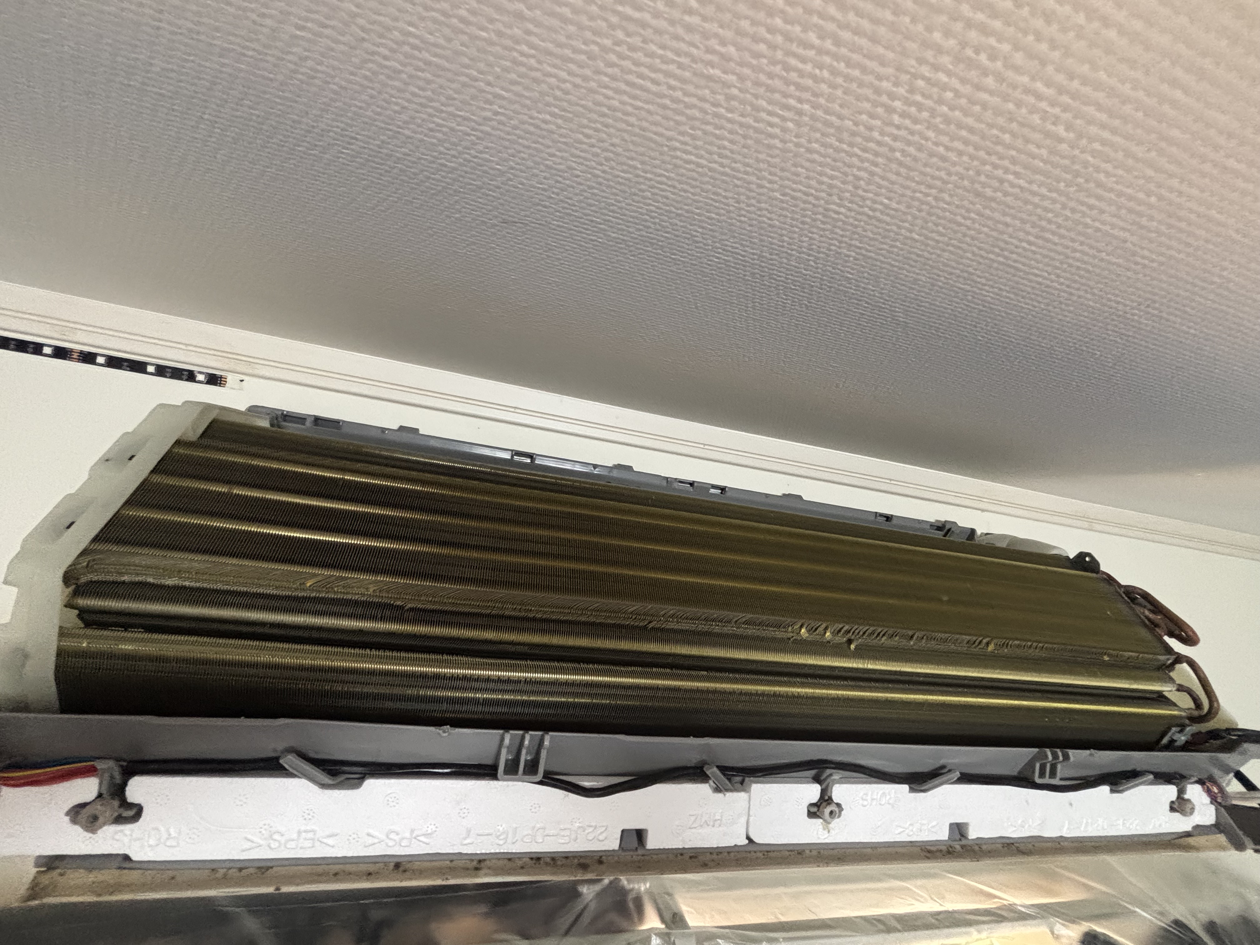 埼玉県春日部市のお掃除機能付きエアコンの作業後1