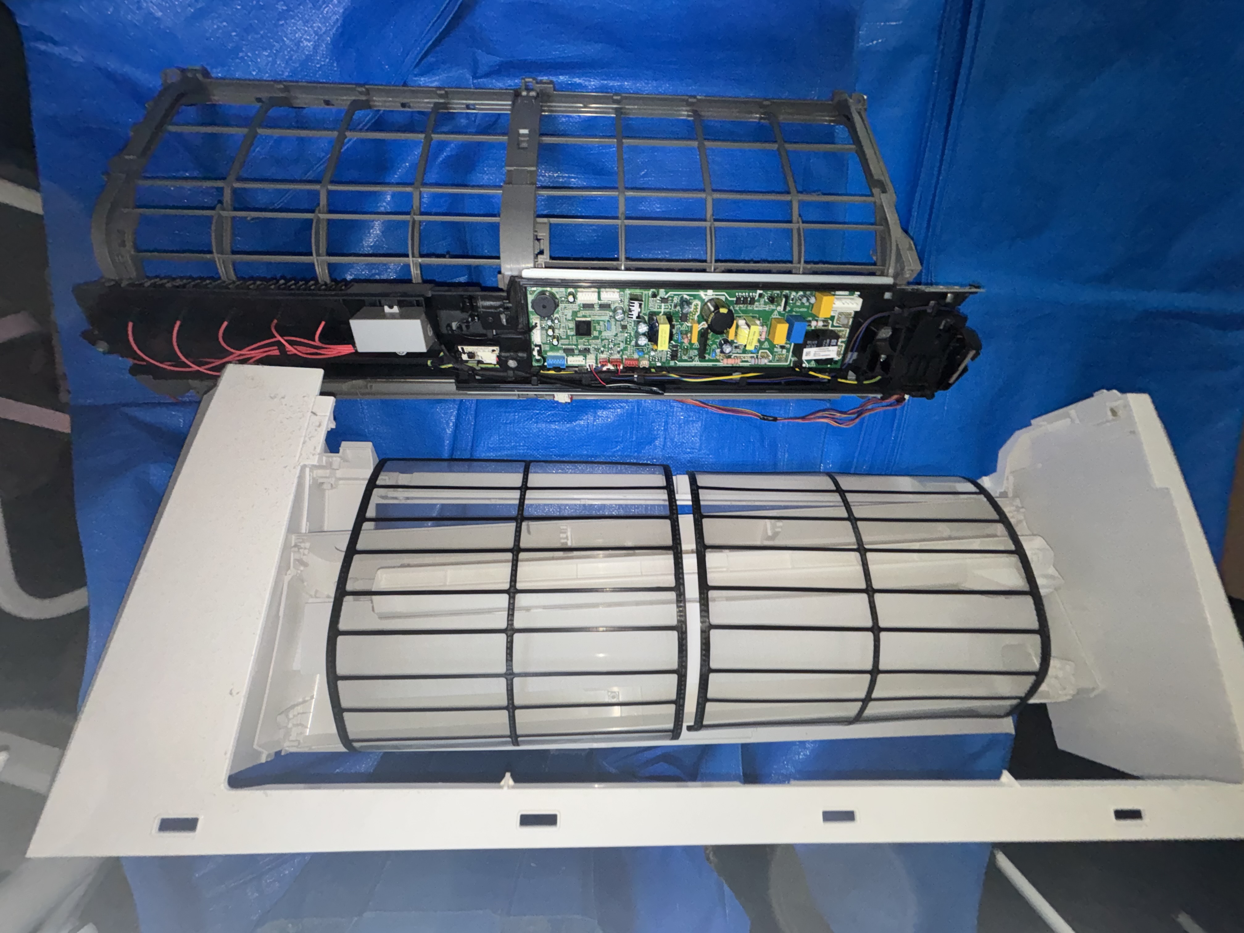 埼玉県春日部市のお掃除機能付きエアコンの作業前3