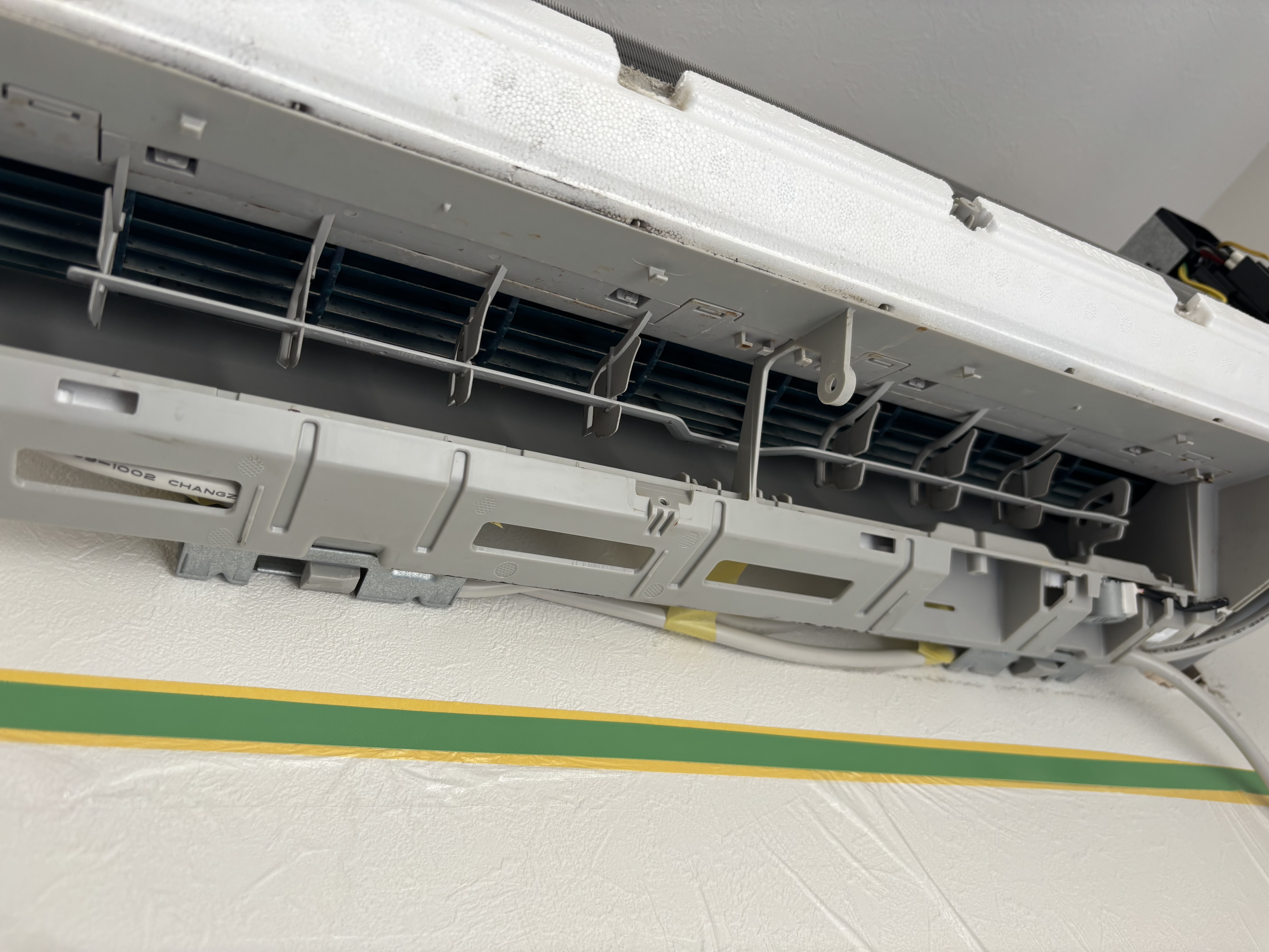 大阪府堺市南区の壁掛けエアコンの作業前1