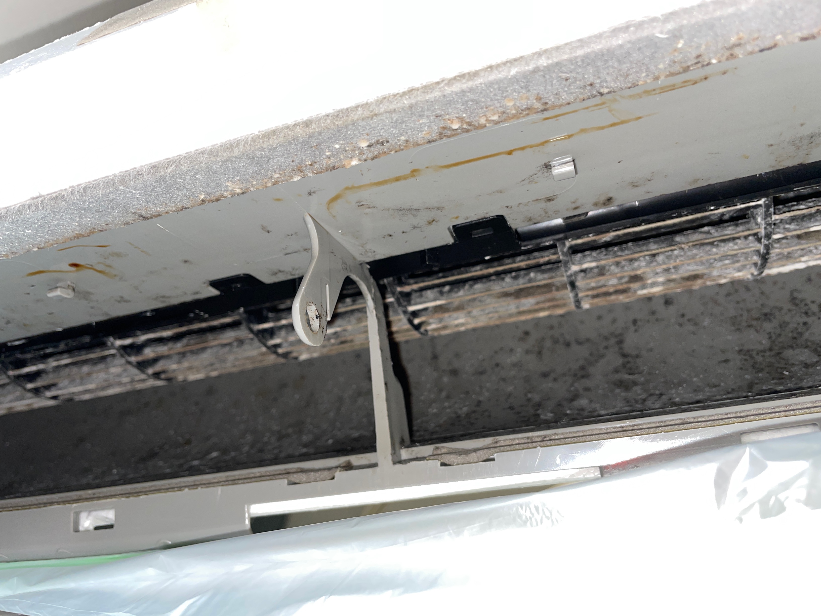 神奈川県横浜市戸塚区の壁掛けエアコンの作業前2