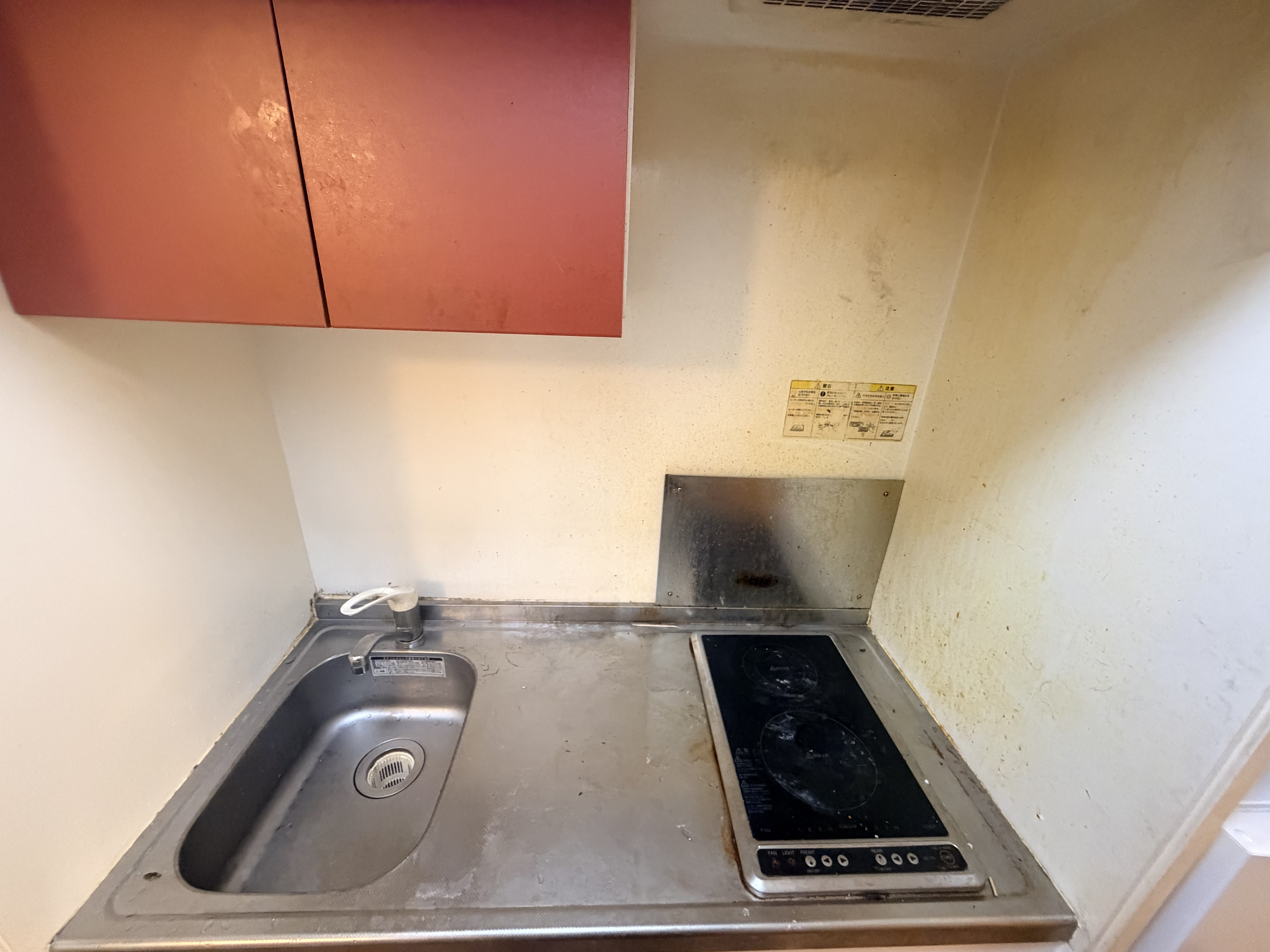 千葉県千葉市中央区の賃貸住宅退去後の原状回復クリーニングの作業前1